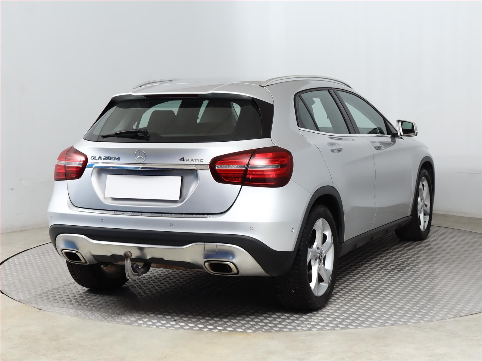 Mercedes-Benz GLA, 200 d 4MATIC, 4X4, Automat - fotka 5