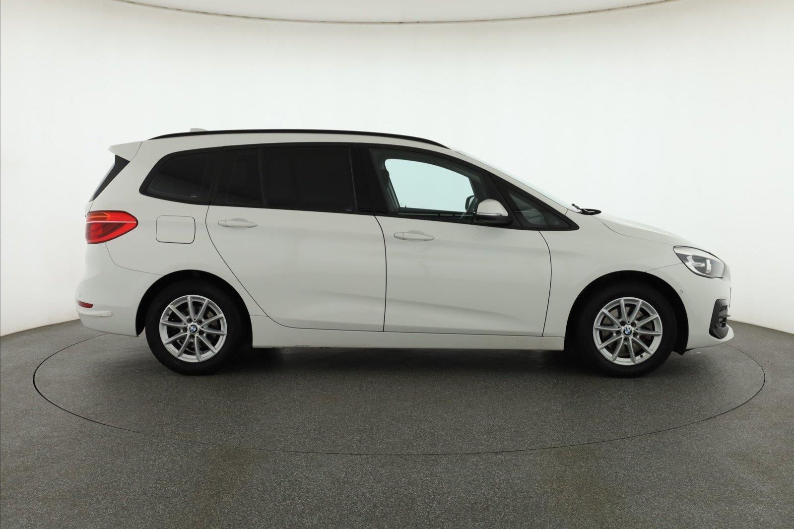 BMW Řada 2, 218i Gran Tourer, Automat - fotka 6