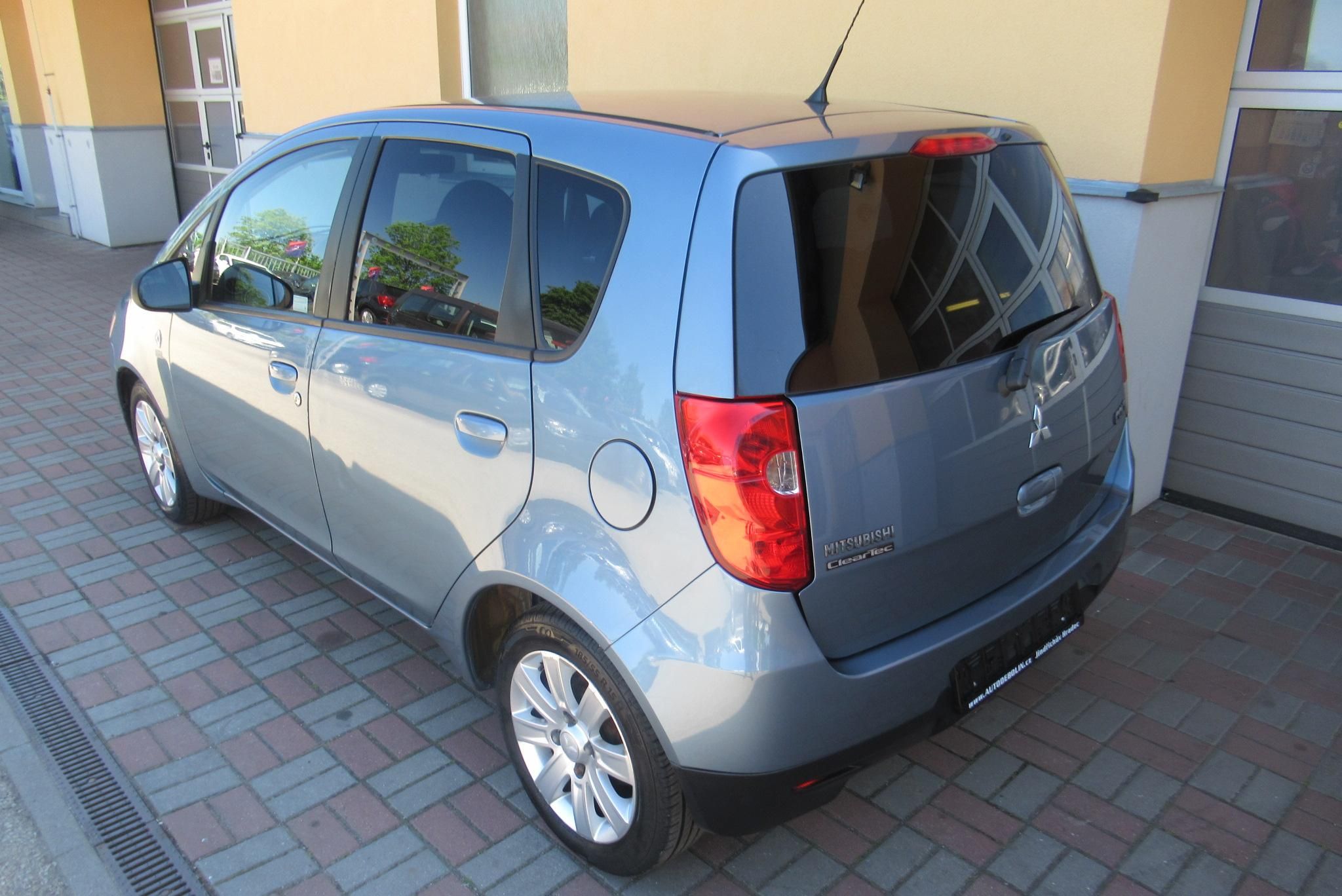 Mitsubishi Colt, 1.1i KLIMA SADA ZIMNÍCH KOL - fotka 4
