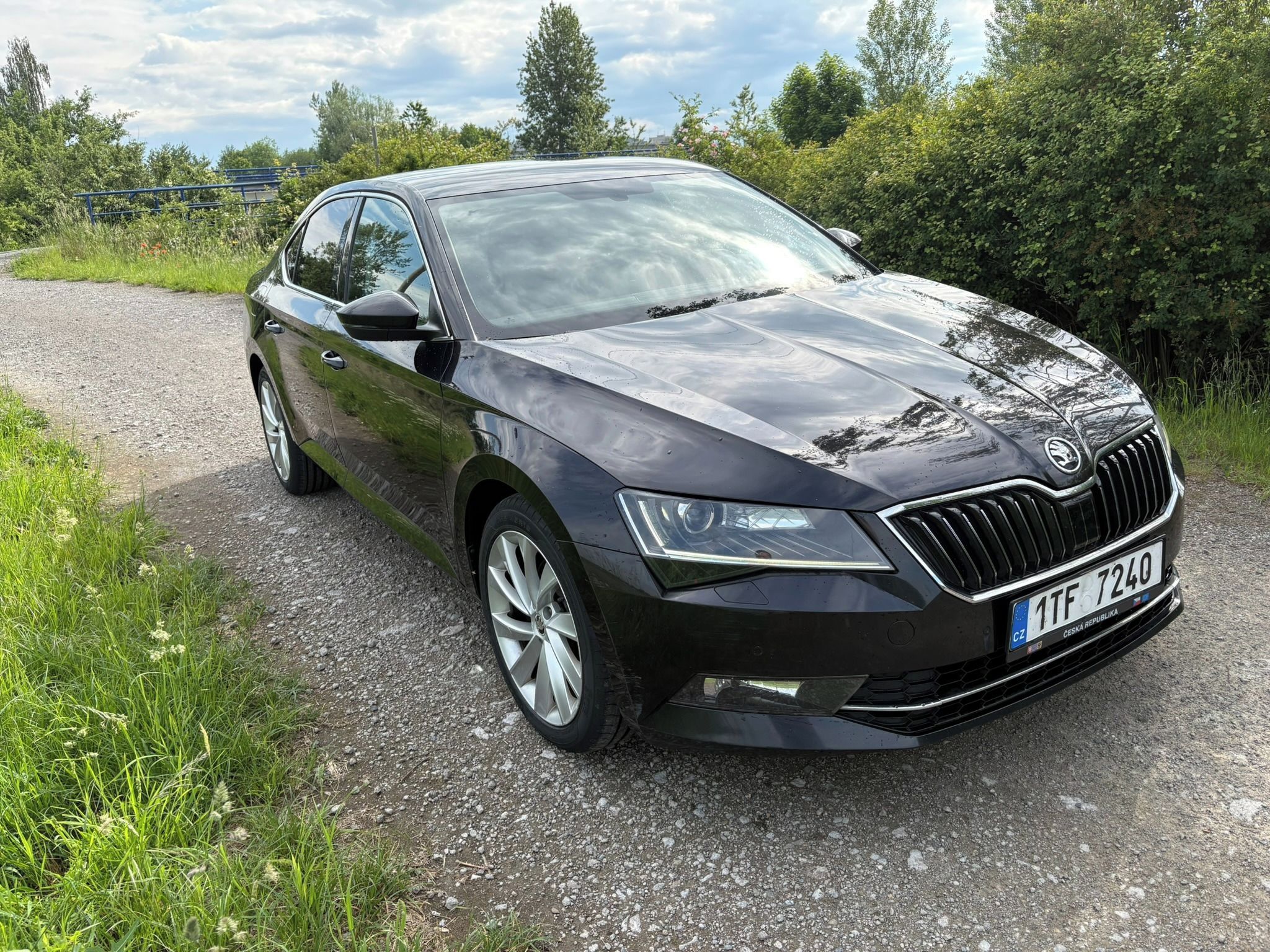 Škoda Superb, garážováno - fotka 2