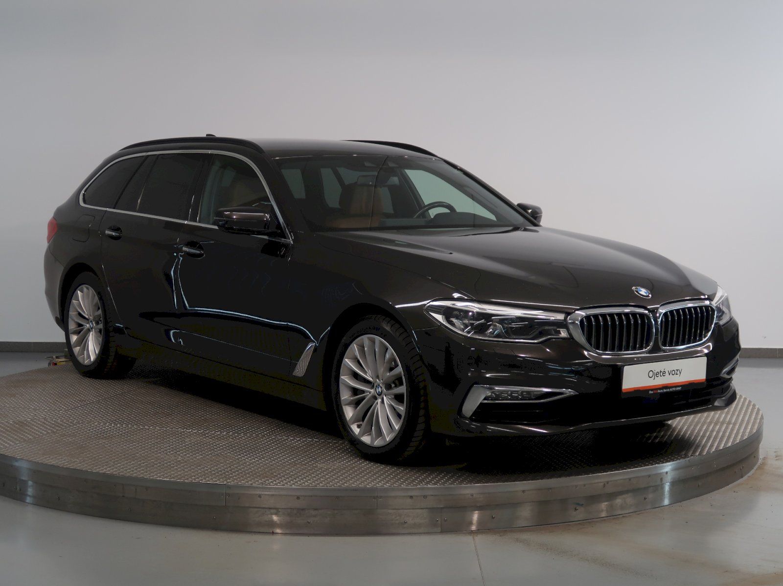 BMW Řada 5, LUXURY LINE 540d xDRIVE TAŽNÉ - fotka 6