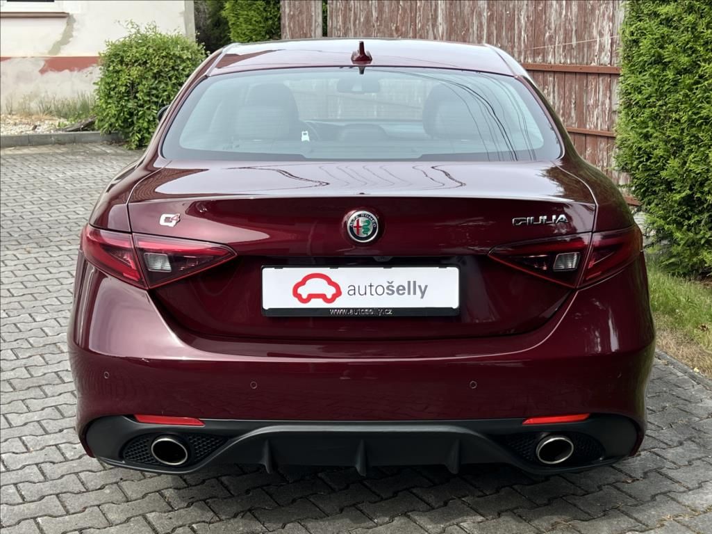 Alfa Romeo Giulia, 2,2 JTDm Q4 VELOCE AT8 H&K TOP - fotka 5