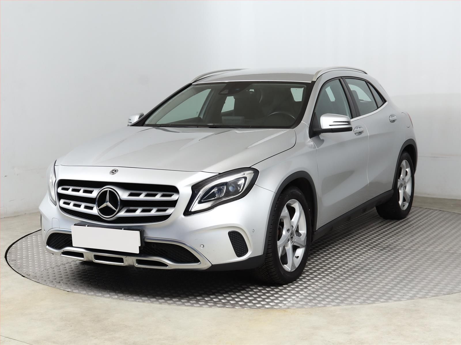 Mercedes-Benz GLA, 200 d 4MATIC, 4X4, Automat - fotka 2