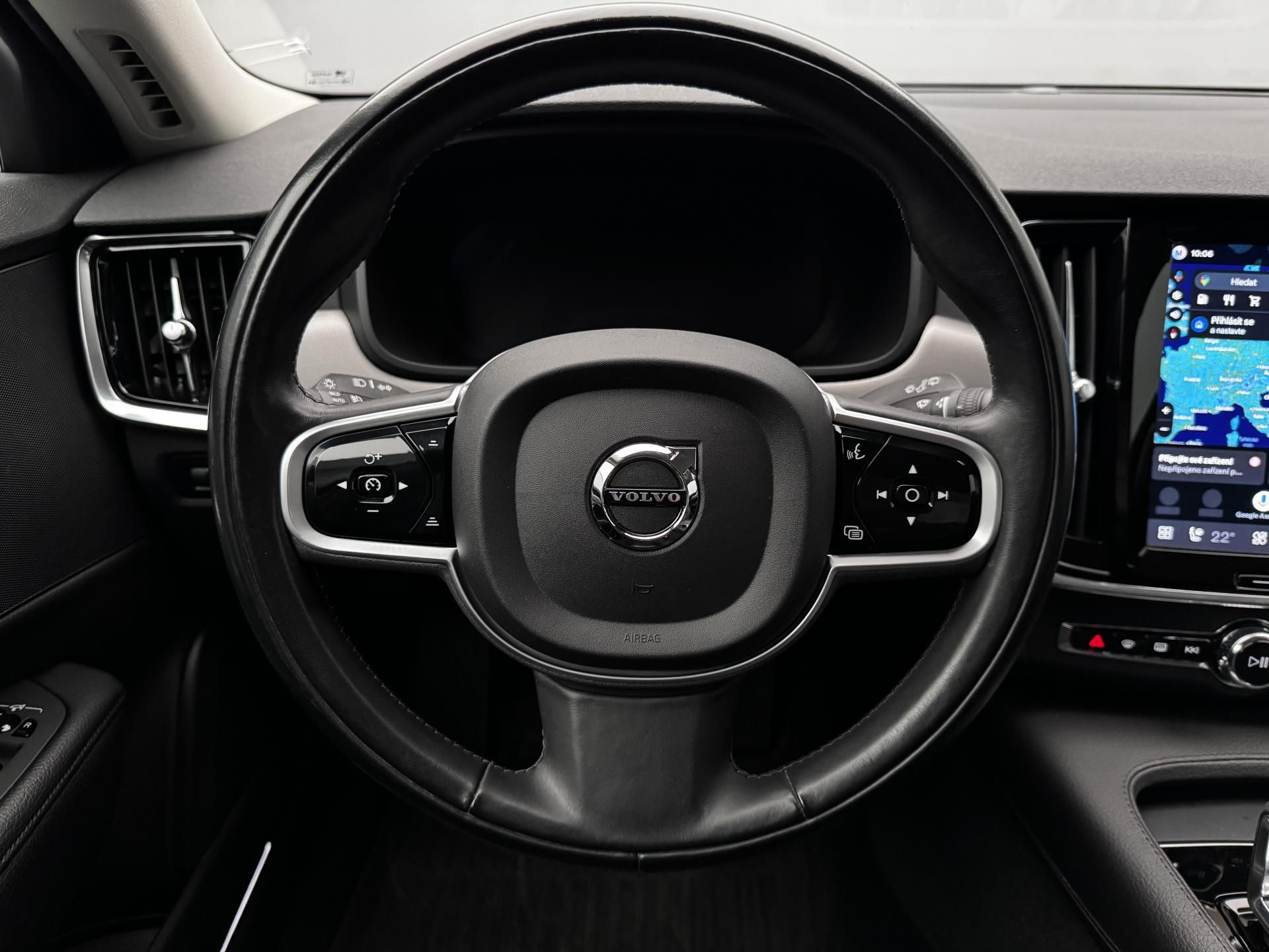 Volvo V90, B4 AWD MOMENTUM PRO AUT - fotka 3