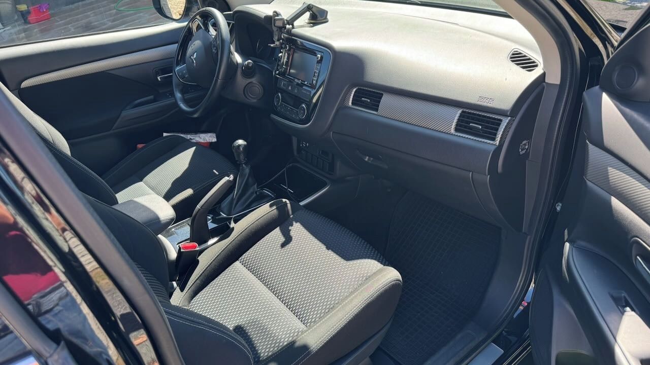 Mitsubishi Outlander, 2.2 DI-D, 4x4, Manuál, Tažné - fotka 6