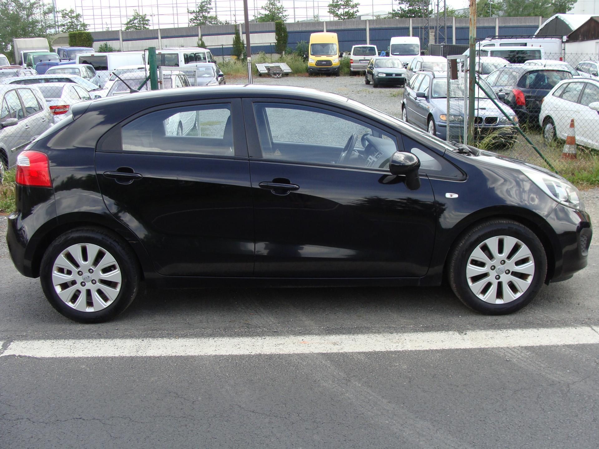 Kia Rio, 1.4i, 80 kW, klimatizace - fotka 6