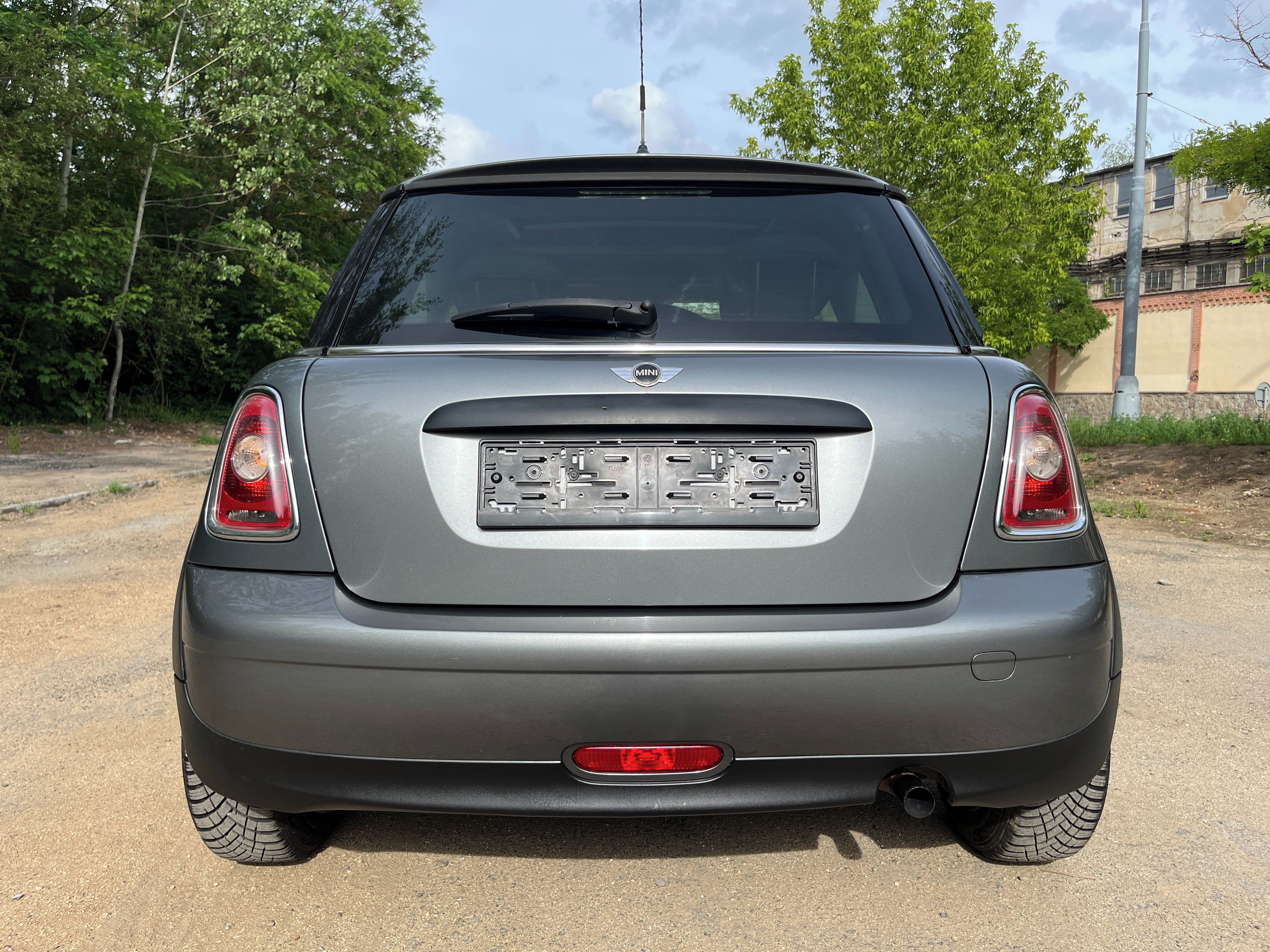 Mini Cooper, 1.4i 70kw 153.000km po servisu - fotka 5