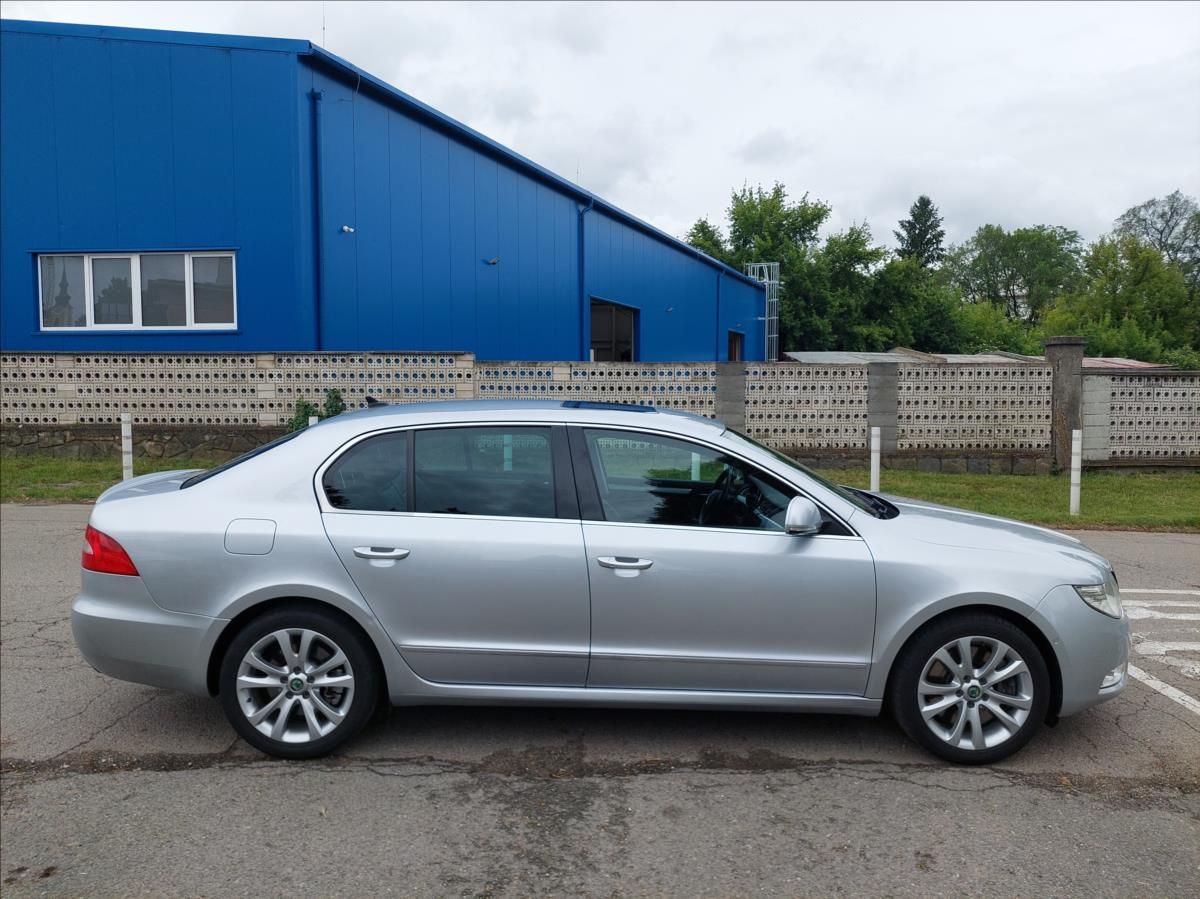 Škoda Superb, 3,6 V6 4x4 - fotka 5
