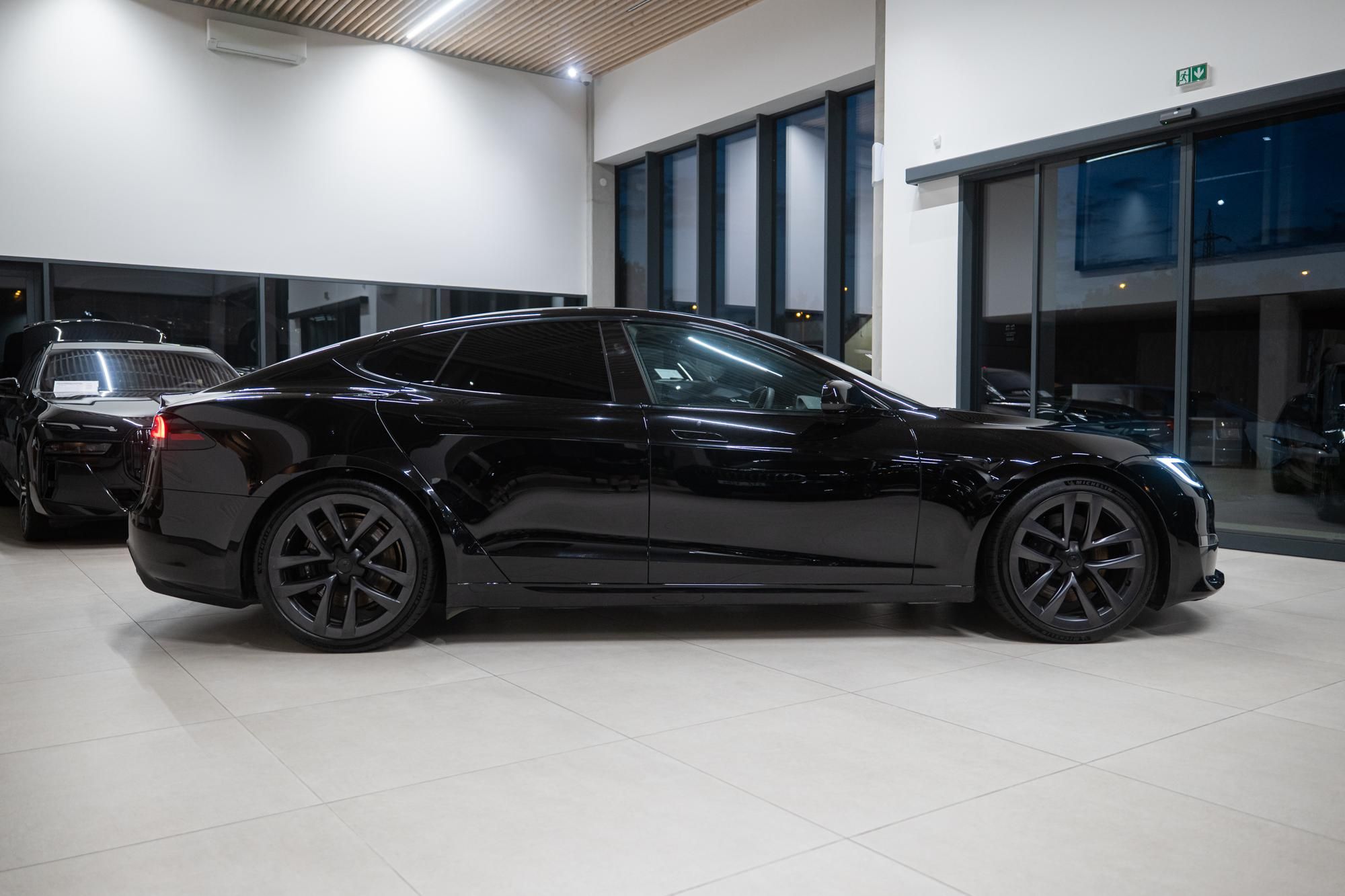 Tesla Model S, Free Unlimited Supercharging - fotka 5