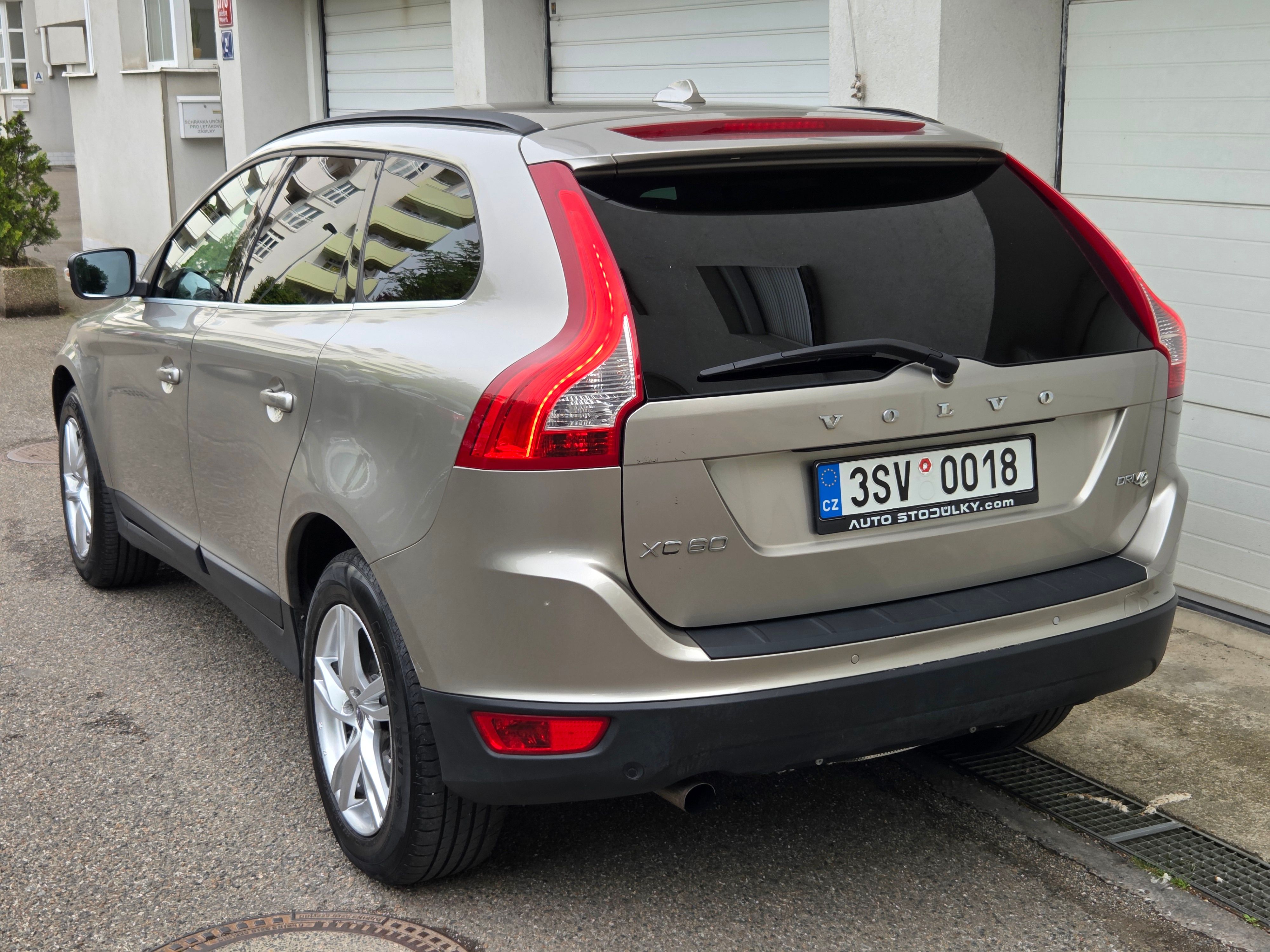 Volvo XC60, 2.0D 120Kw Manuál - fotka 5