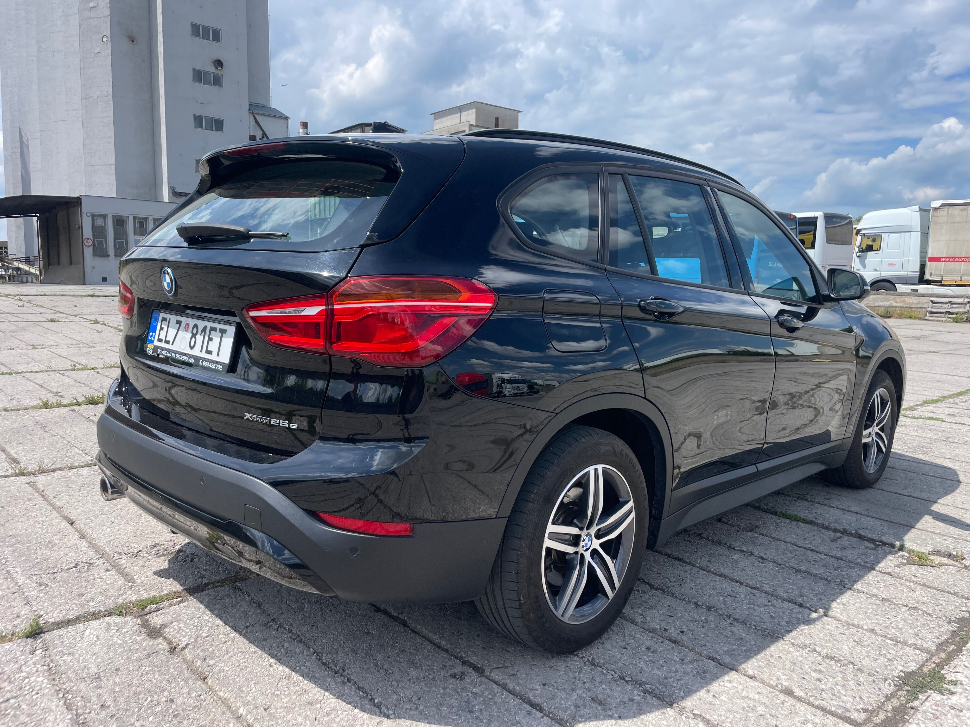 BMW iX1 - fotka 4