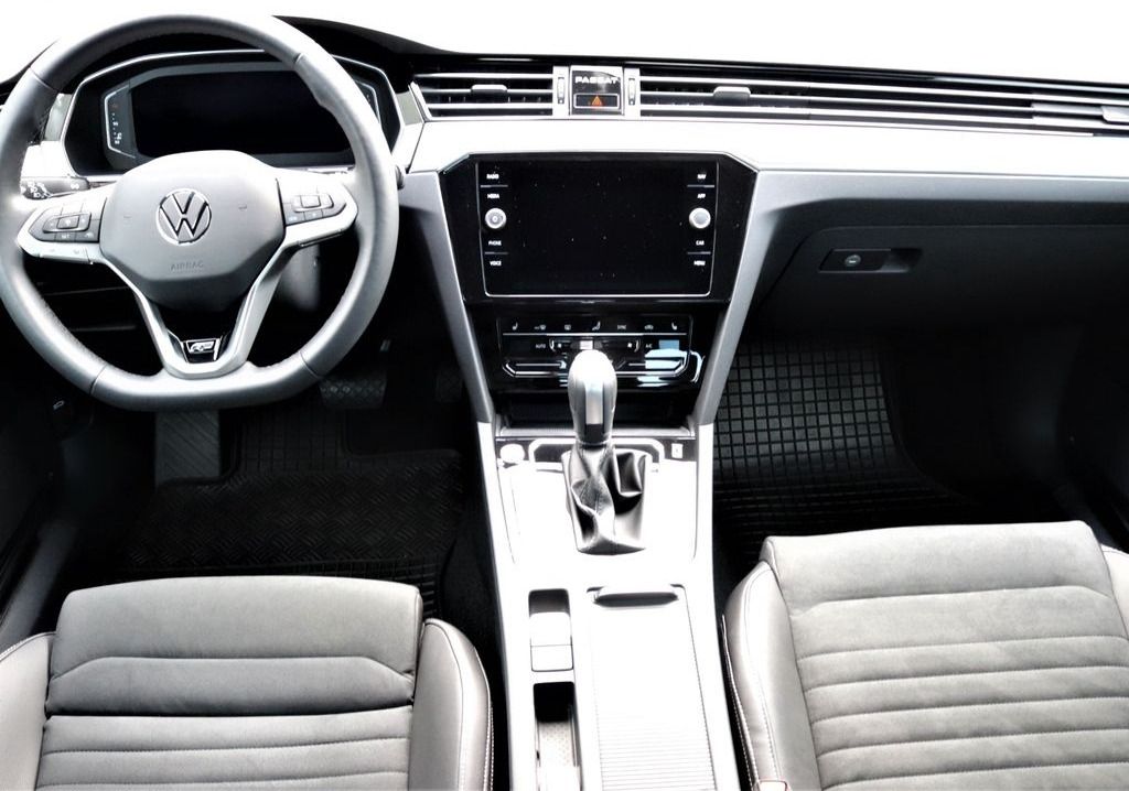 Volkswagen Passat, 2.0 TSI Elegance R Line DSG - fotka 4