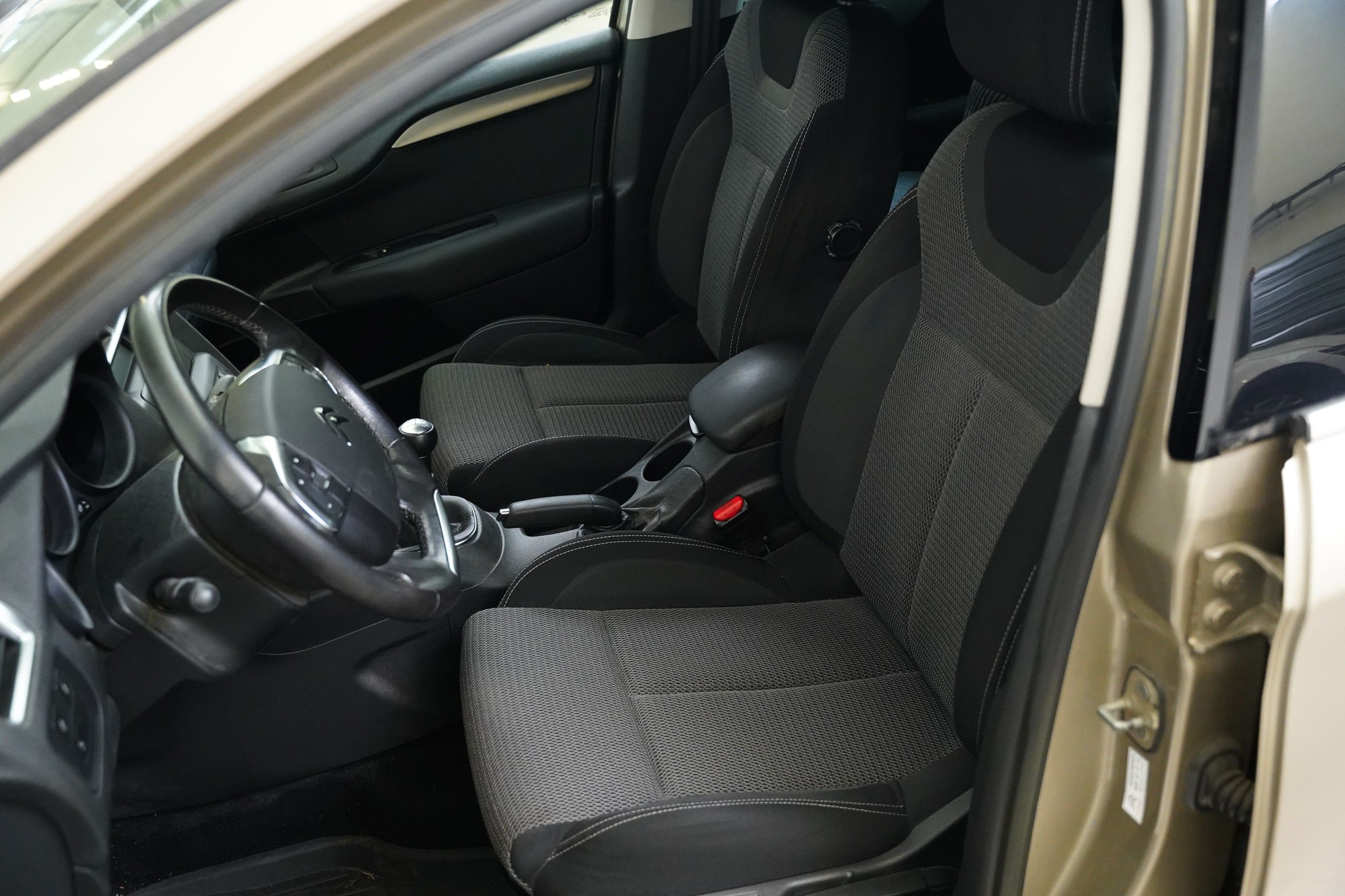 Citroën C4, 1.6 HDI 68 kW - fotka 6