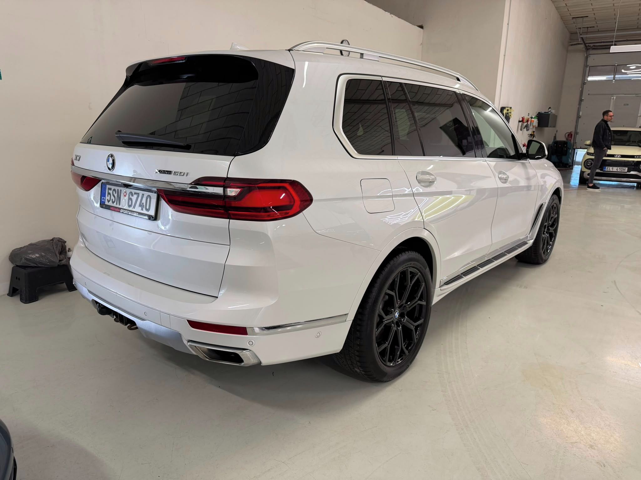 BMW X7, xDrive60i 4.4 V8 TwinTurbo - fotka 3