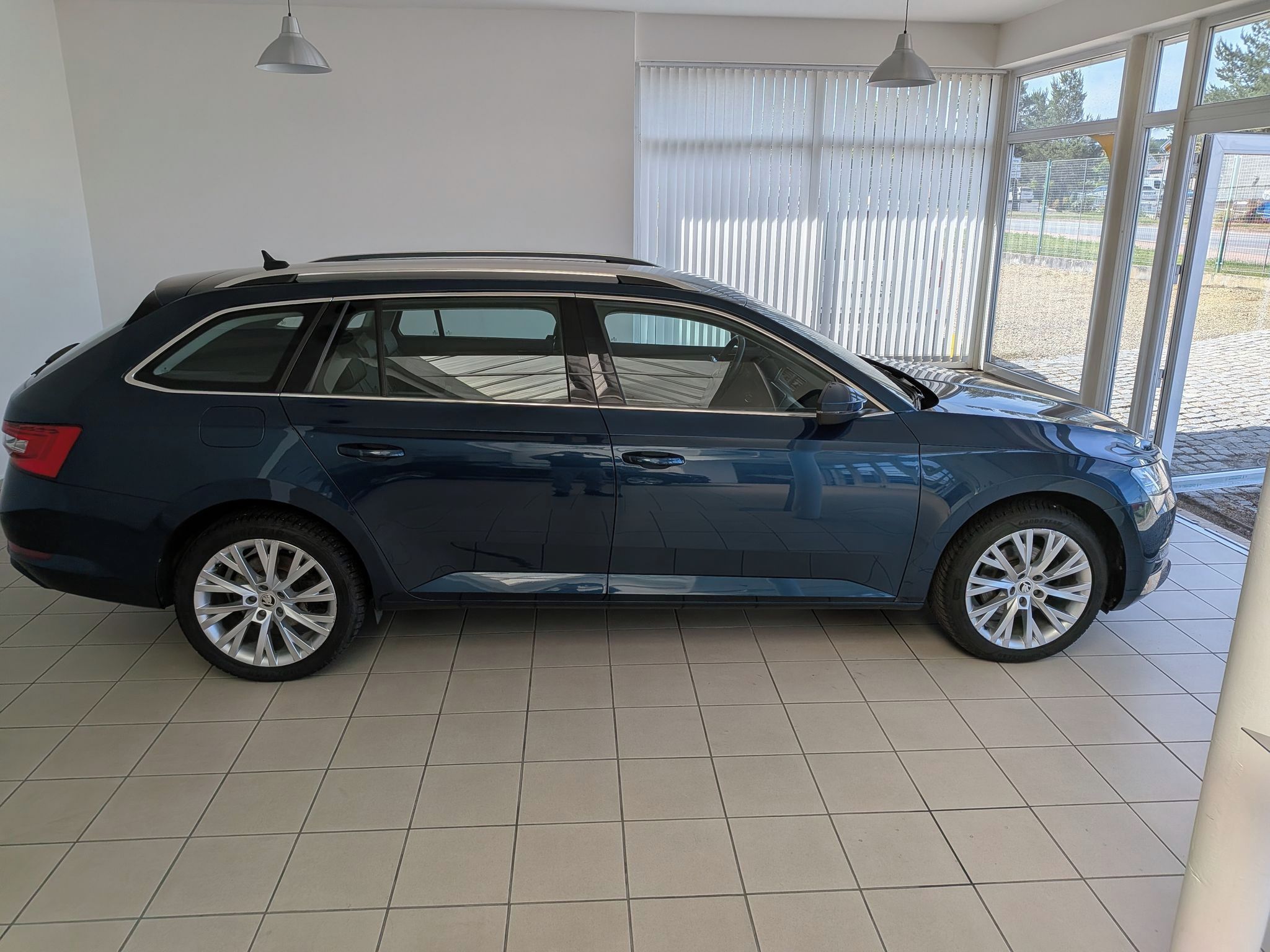 Škoda Superb, Style 2.0 TDI 4x4 DSG 147kW - fotka 6
