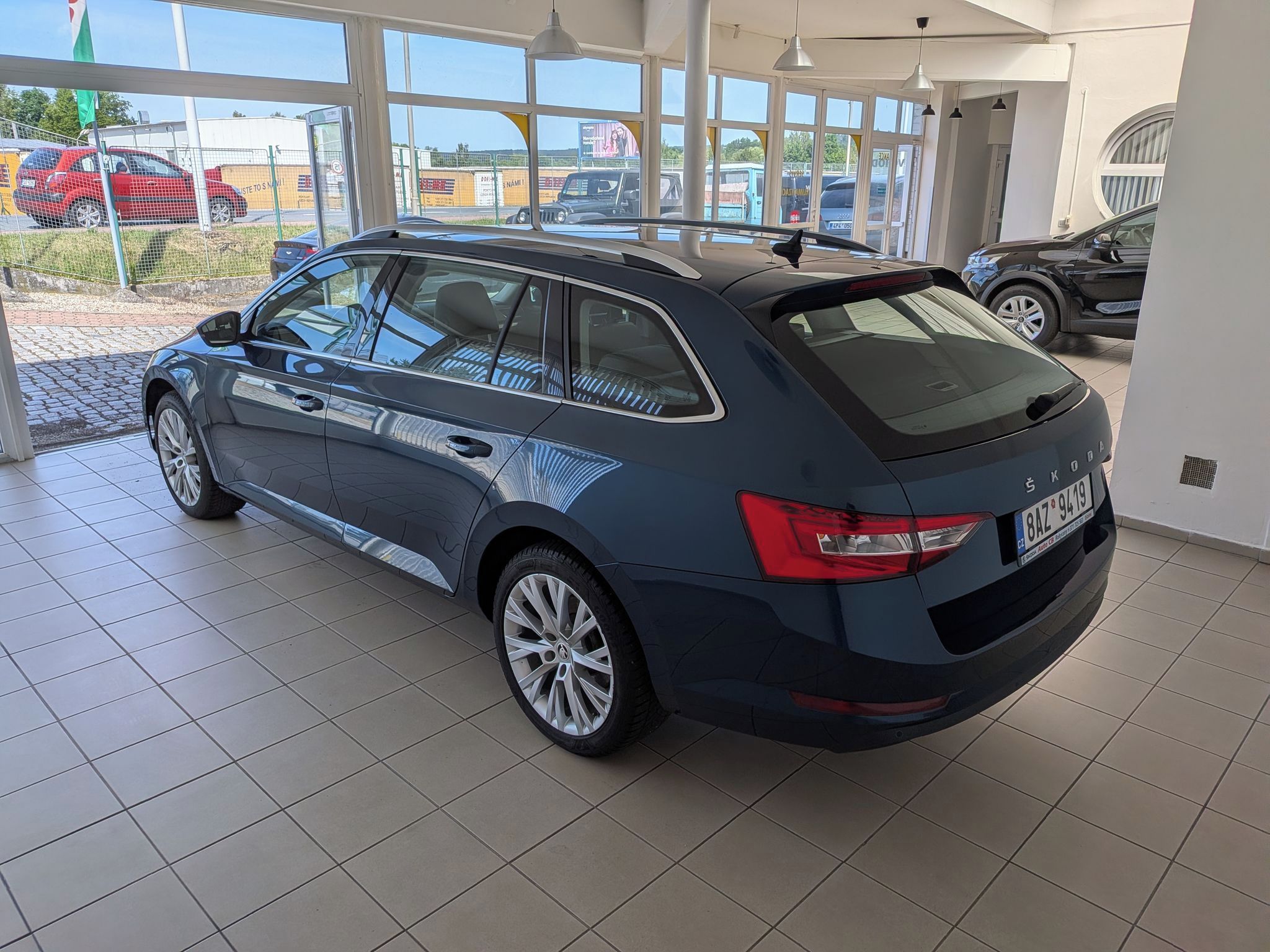Škoda Superb, Style 2.0 TDI 4x4 DSG 147kW - fotka 4
