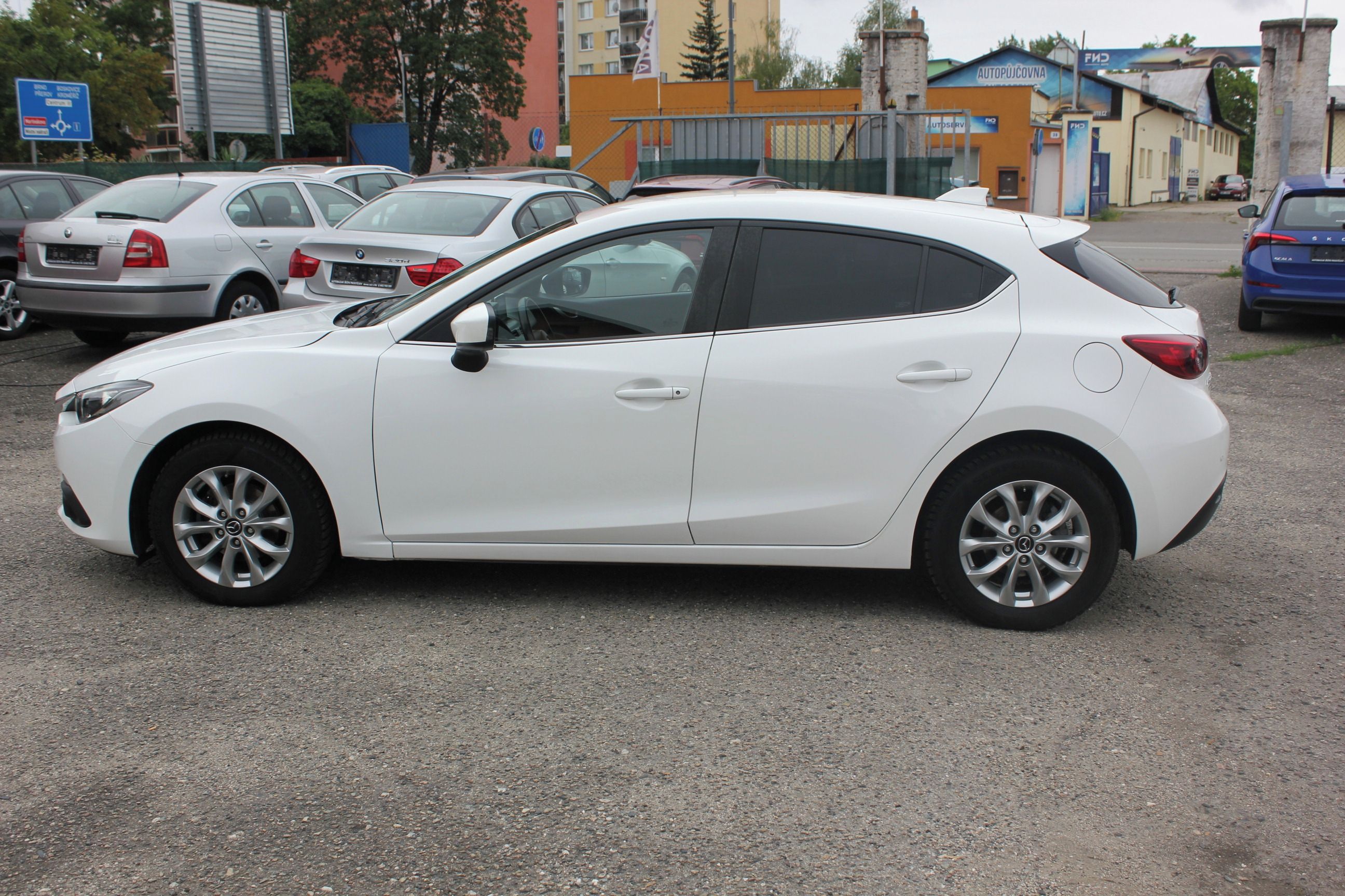 Mazda 3, 1.5 Skyactiv-G, 68 000 km - fotka 4