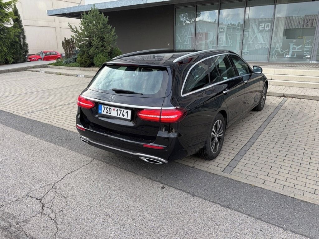 Mercedes-Benz Třídy E, 300 D (195 Kw) 4Matic - fotka 5