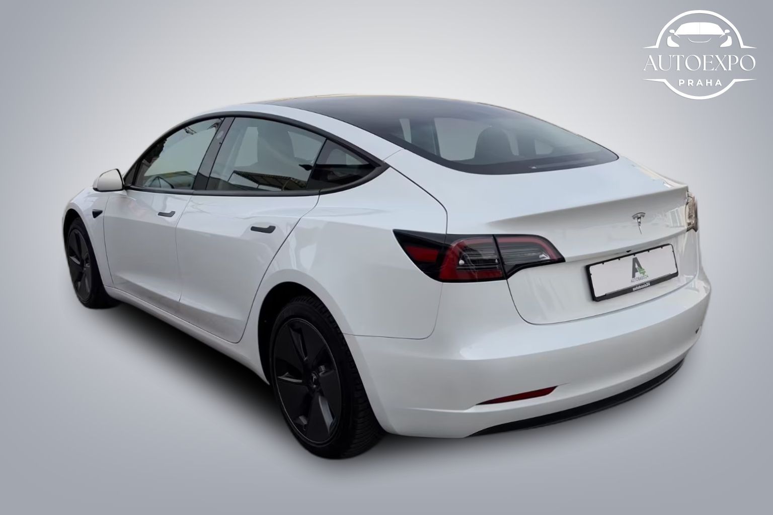 Tesla Model 3, Basis RWD - fotka 3
