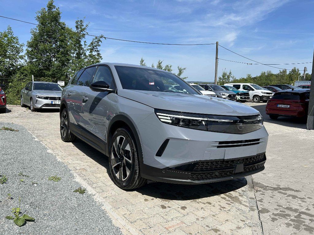 Opel Grandland, Ultimate 1,2 Turbo 107kW AT6 - fotka 5
