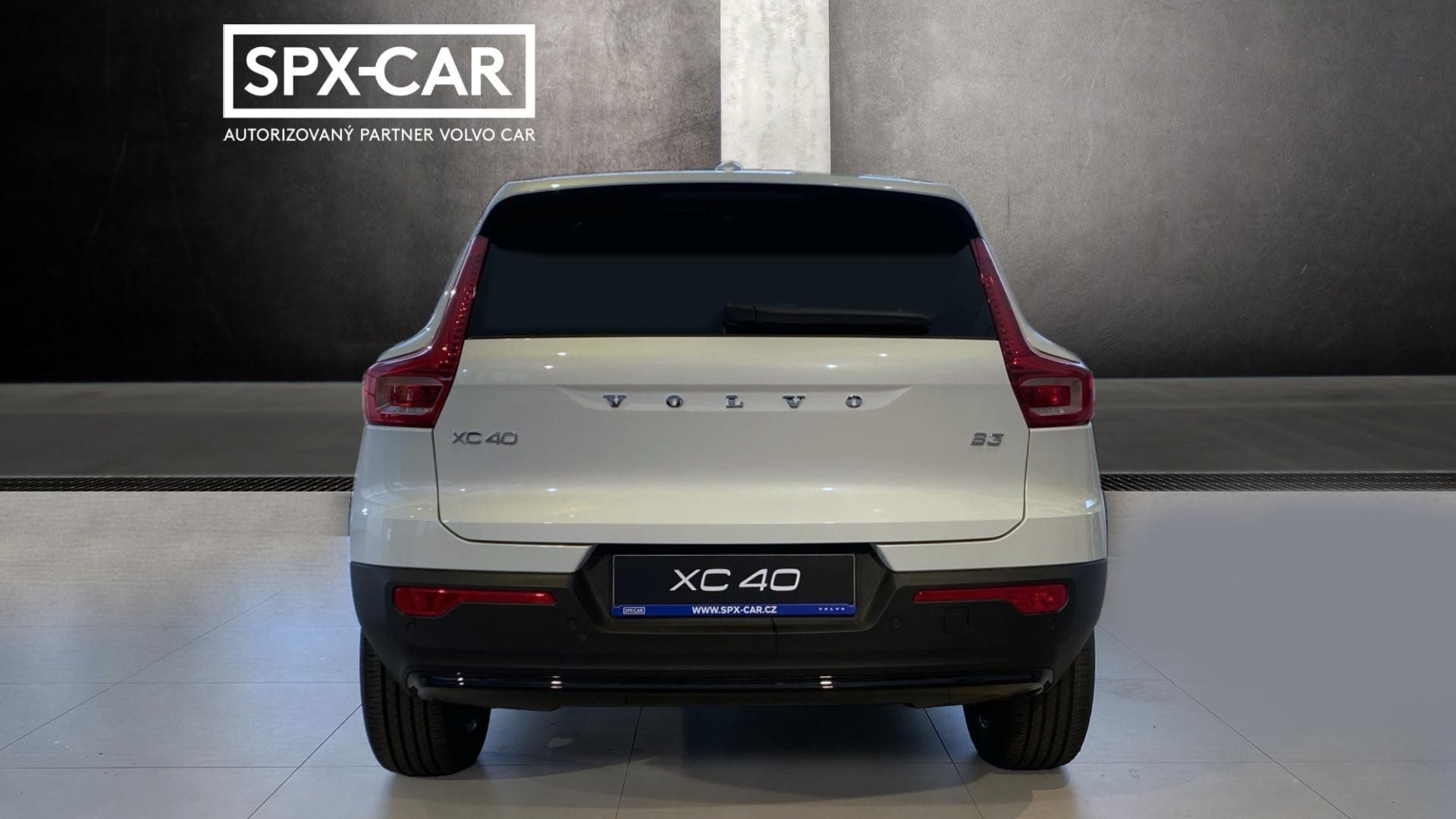 Volvo XC40, PLUS DARK, B4 FWD, 145+10 kW / - fotka 5