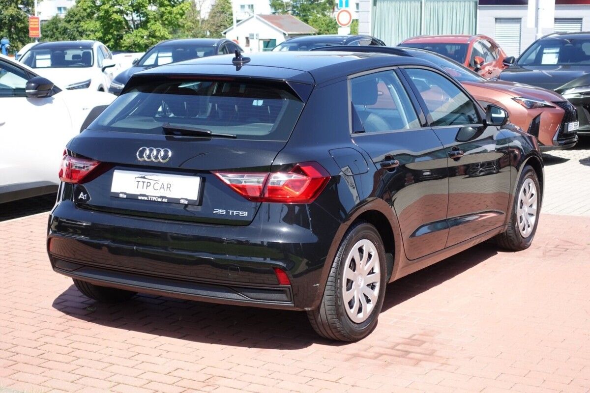 Audi A1, 1,0TFSi 70kW S-line - fotka 4