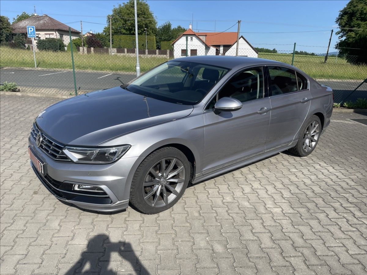 Volkswagen Passat, 2,0 TDI R-LINE DSG 110 kW ČR D - fotka 4