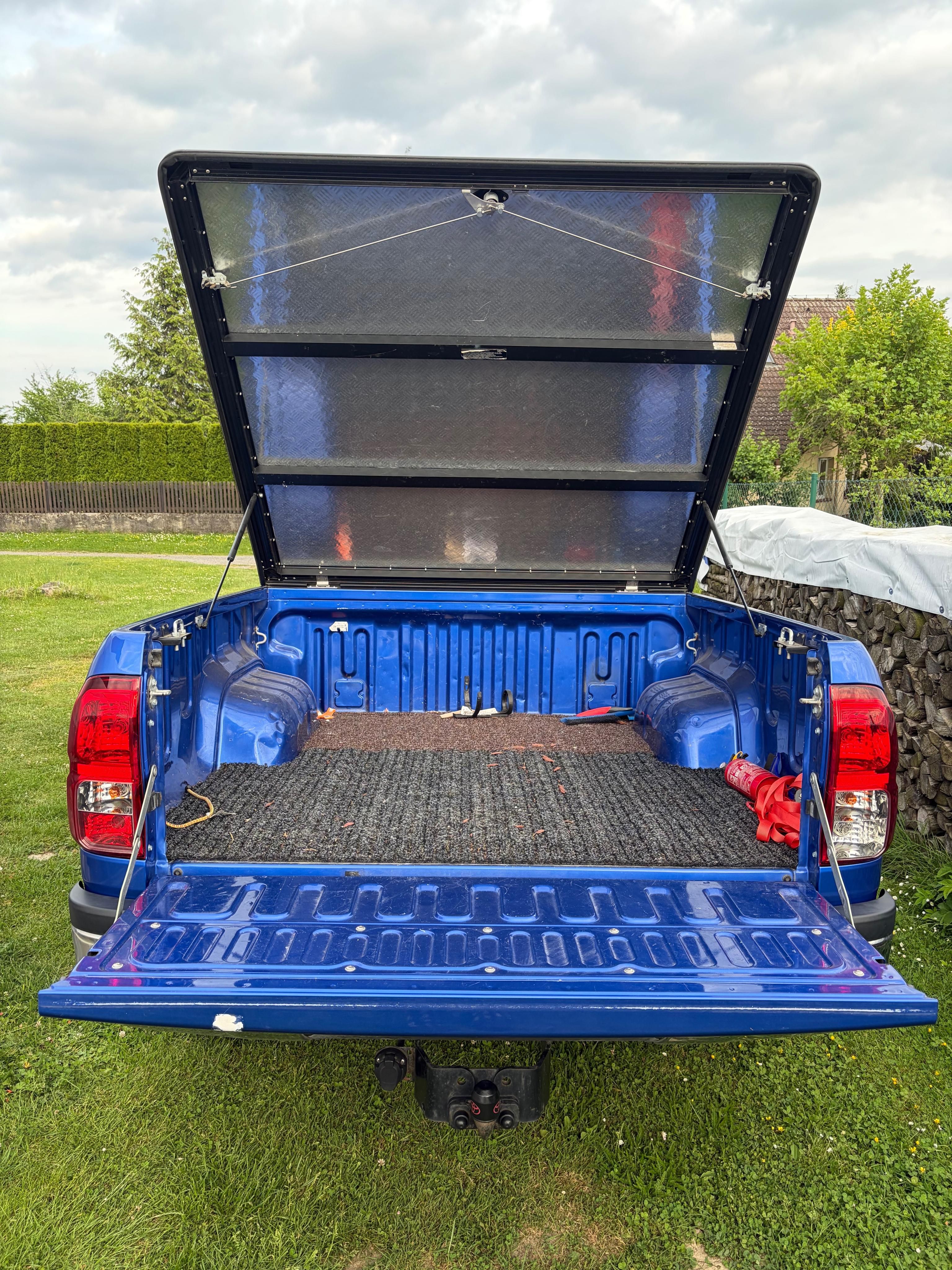 Toyota Hilux, 2.4 D-4D 4x4 - 60 000km - fotka 4
