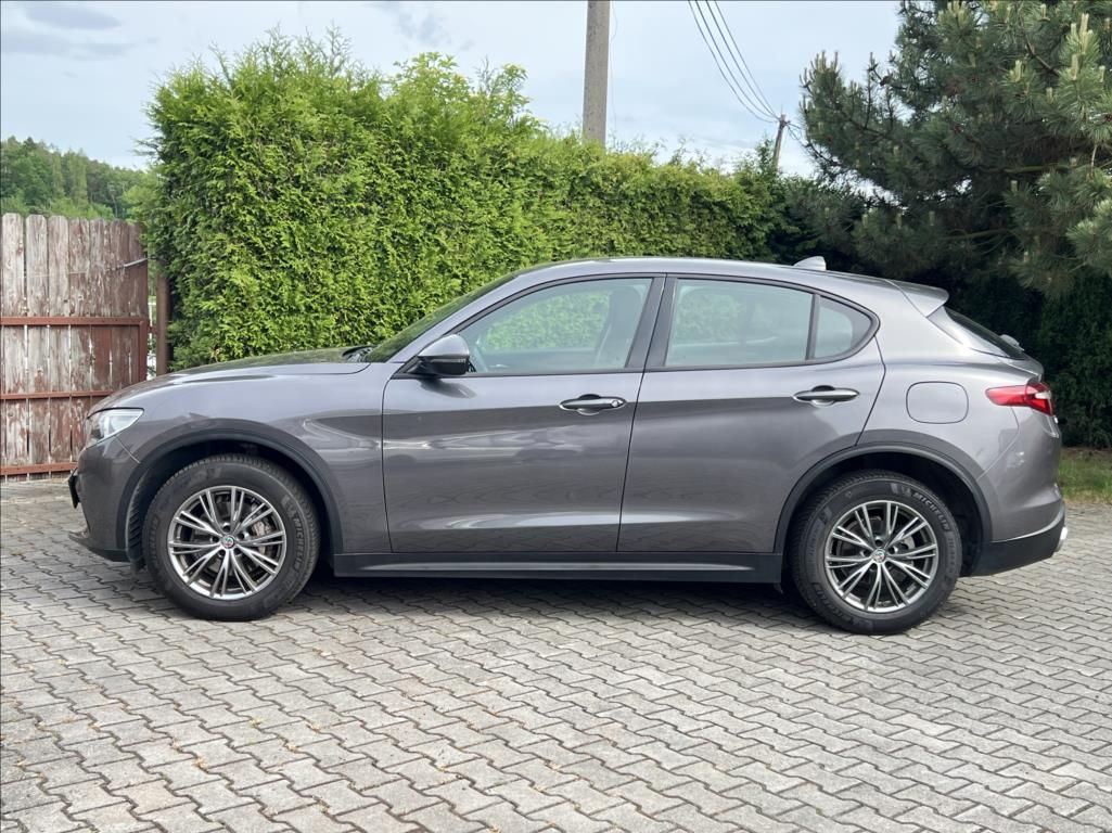 Alfa Romeo Stelvio, 2,2 JtDm Q4 EXECUTIVE 210CV - fotka 3