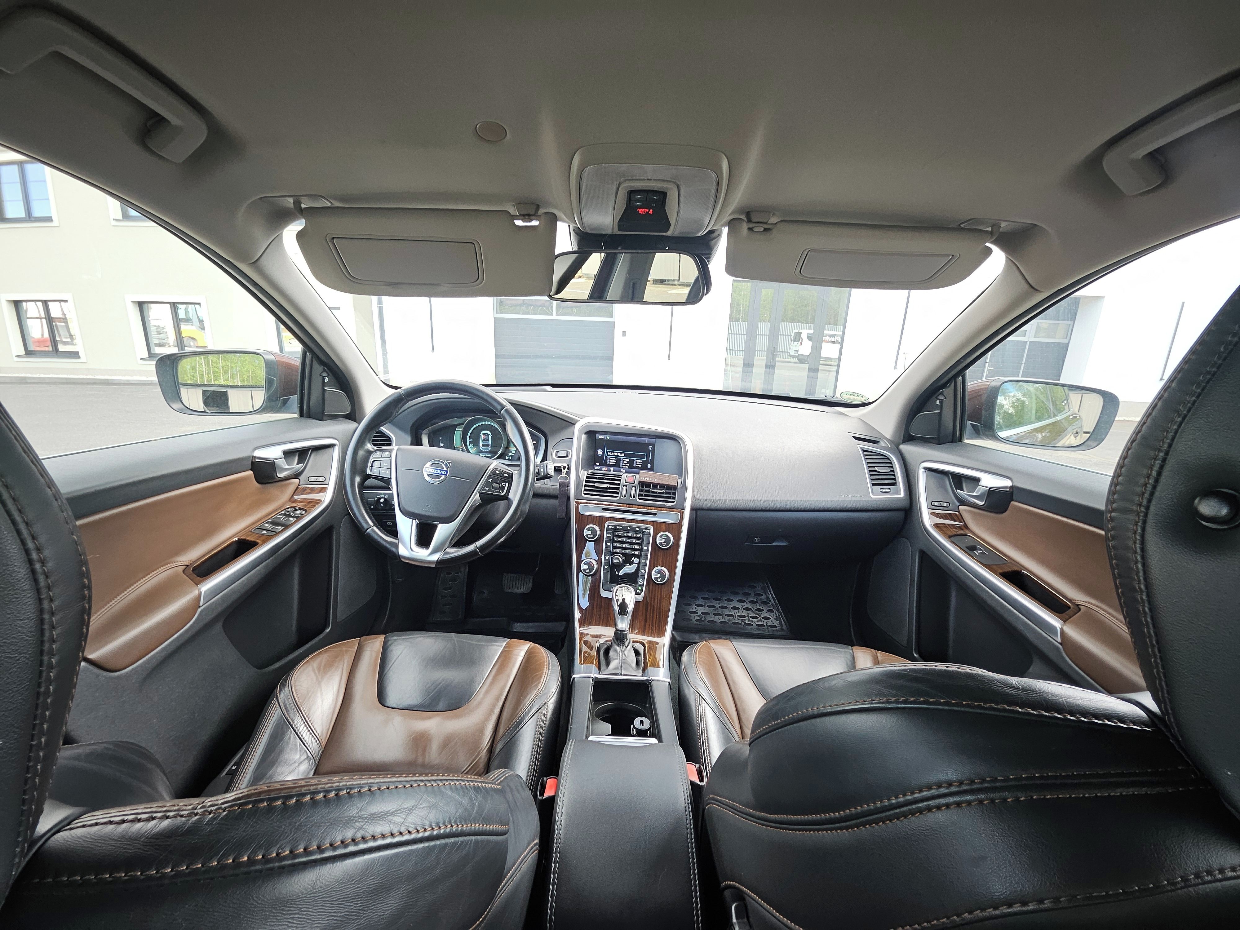 Volvo XC60, XC60 D4 169KW! AWD, KŮŽE, ACC - fotka 2