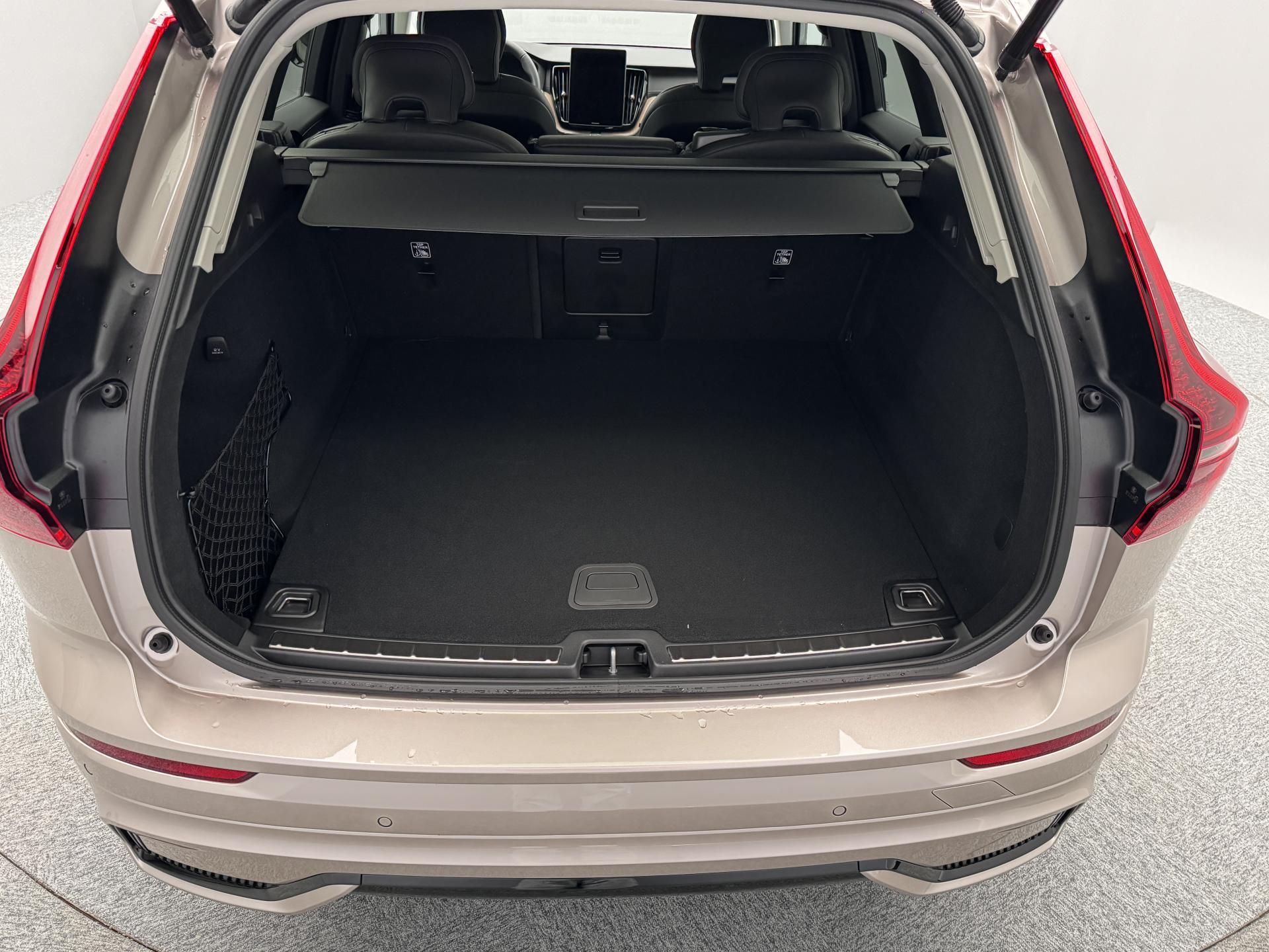 Volvo XC60, B5 AWD AUT DARK ULTRA - fotka 5