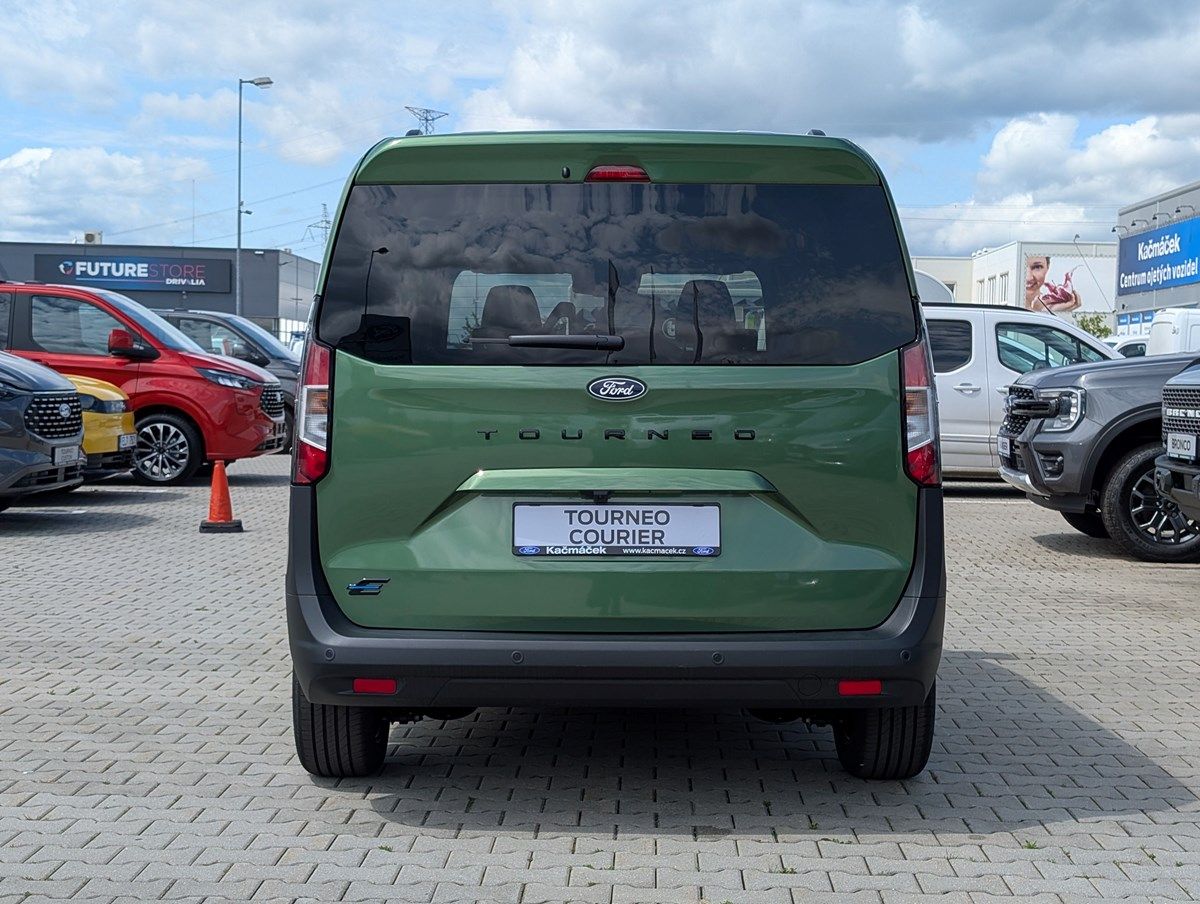 Ford Tourneo Courier, Titanium L1, 43 kWh Elektromot - fotka 4