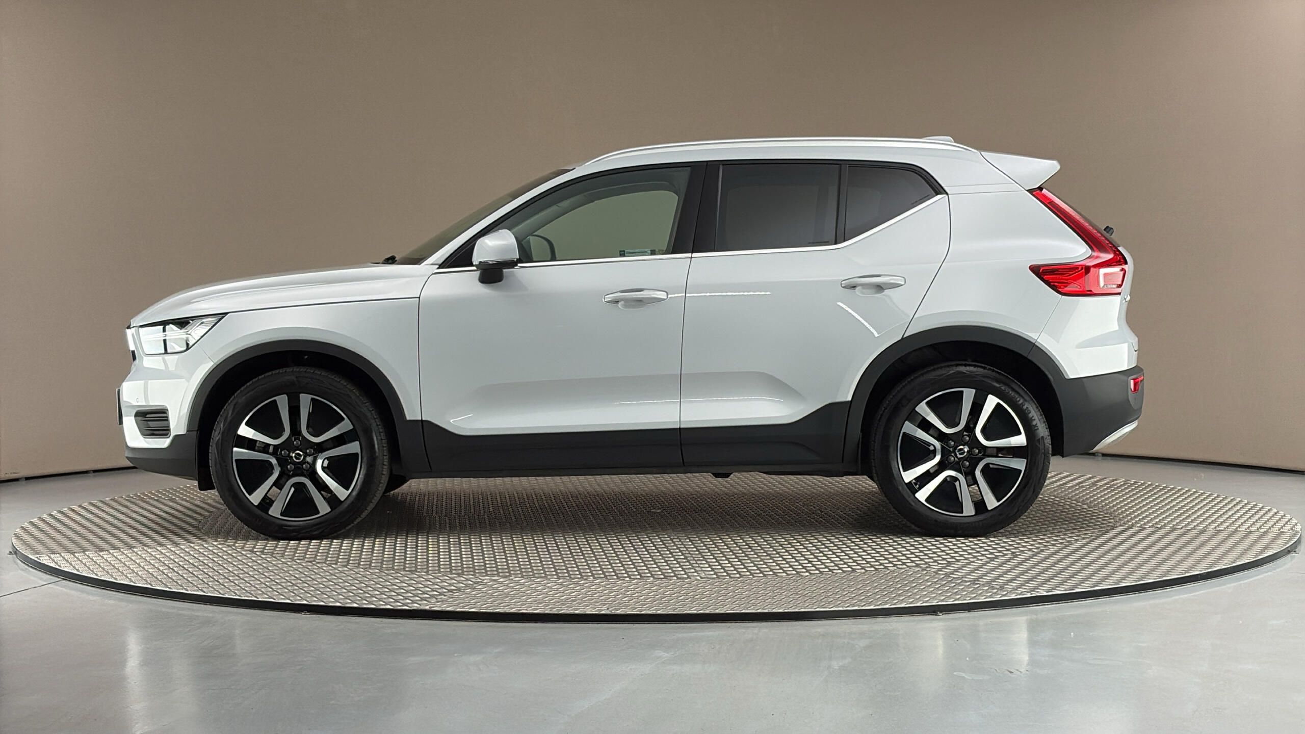 Volvo XC40, B5 Awd Benzín Inscription Auto - fotka 4