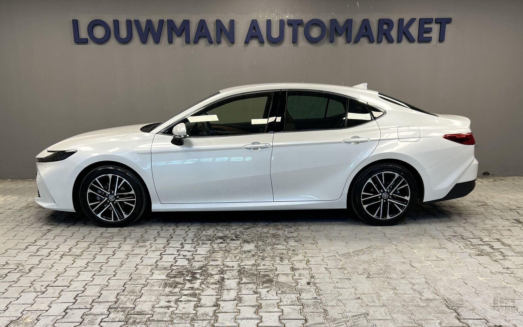 Toyota Camry, 2.5 Hybrid AT EXECUTIVE - fotka 4