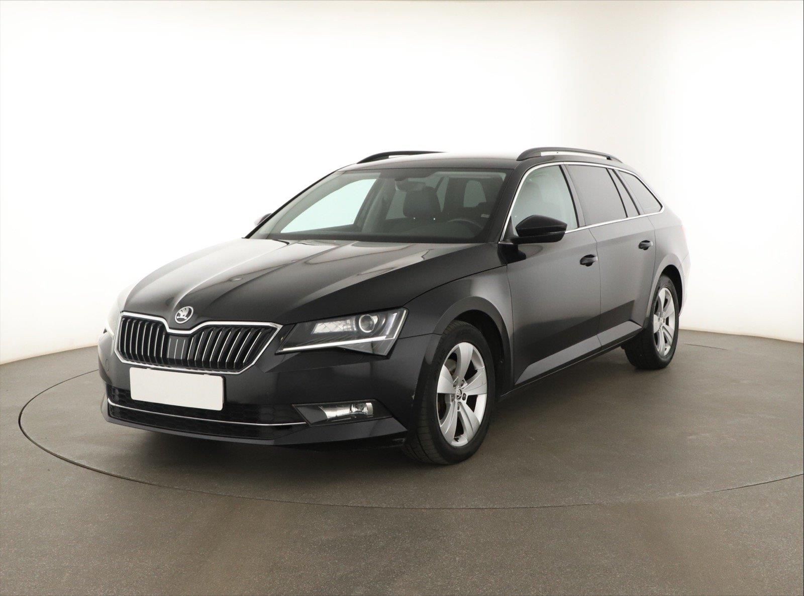 Škoda Superb, 2.0 TDI, Automat, Kůže - fotka 2