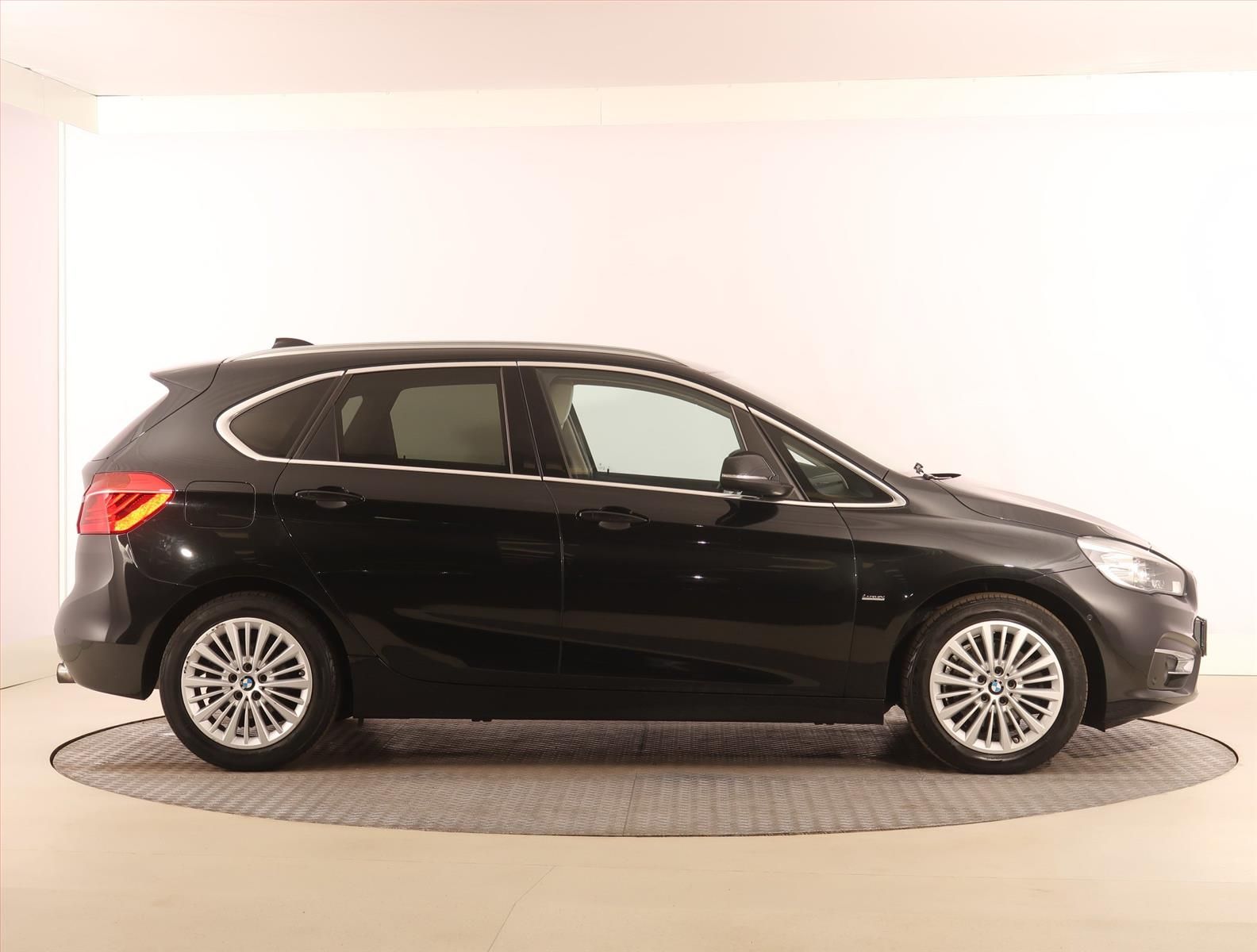 BMW Řada 2, 220i Active Tourer, Automat - fotka 6
