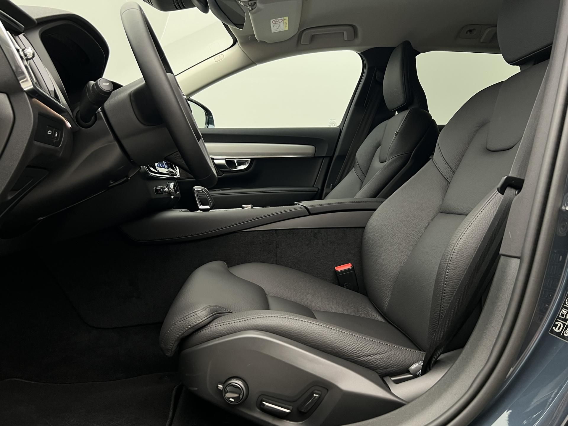 Volvo V90, T6 AWD RECHARGE CORE AUT - fotka 3