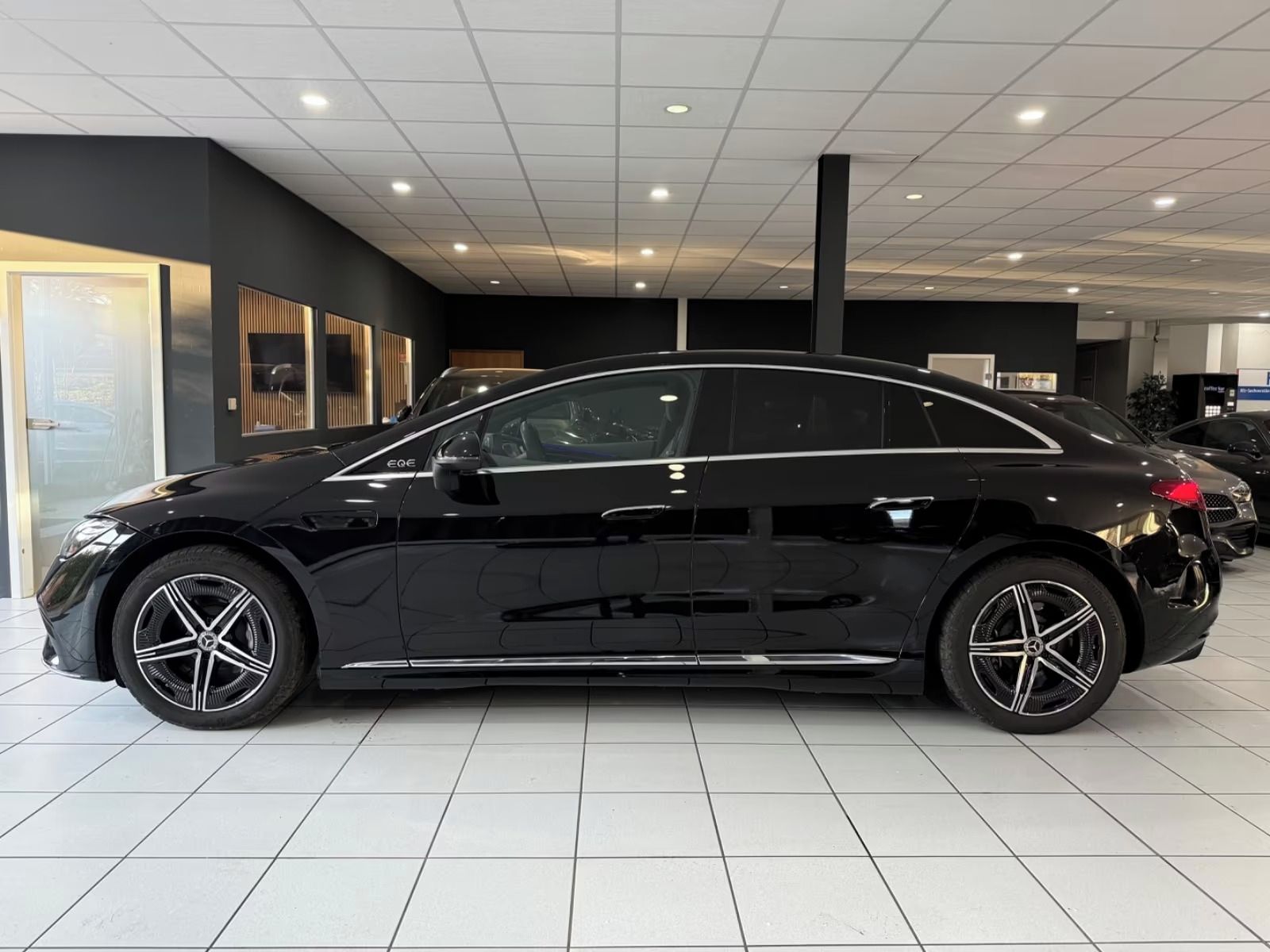 Mercedes-Benz EQE, 300*AMG-LINE*PANO*NAVI - fotka 4