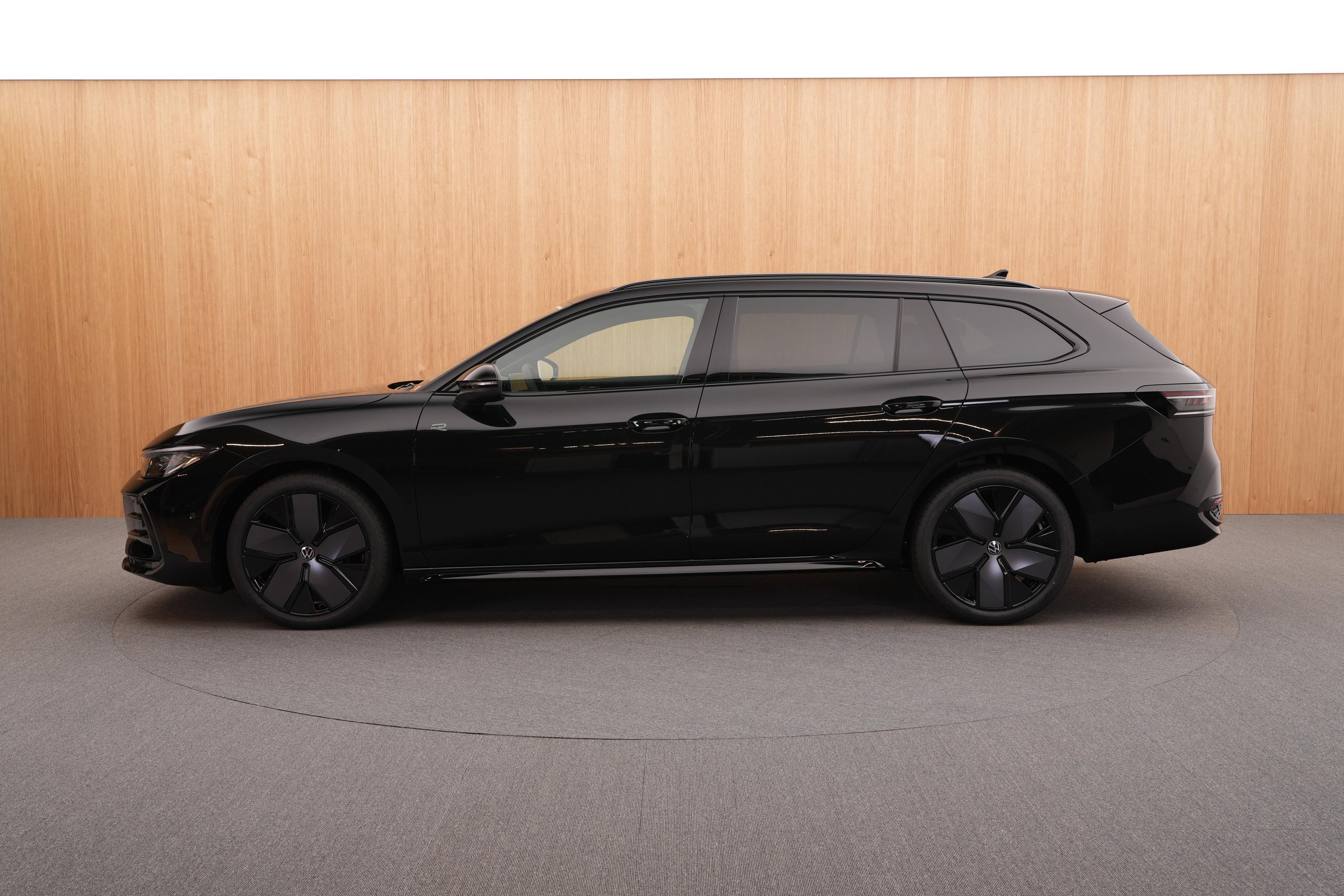 Volkswagen Passat, R-Line People 2.0 TSI DSG - fotka 2