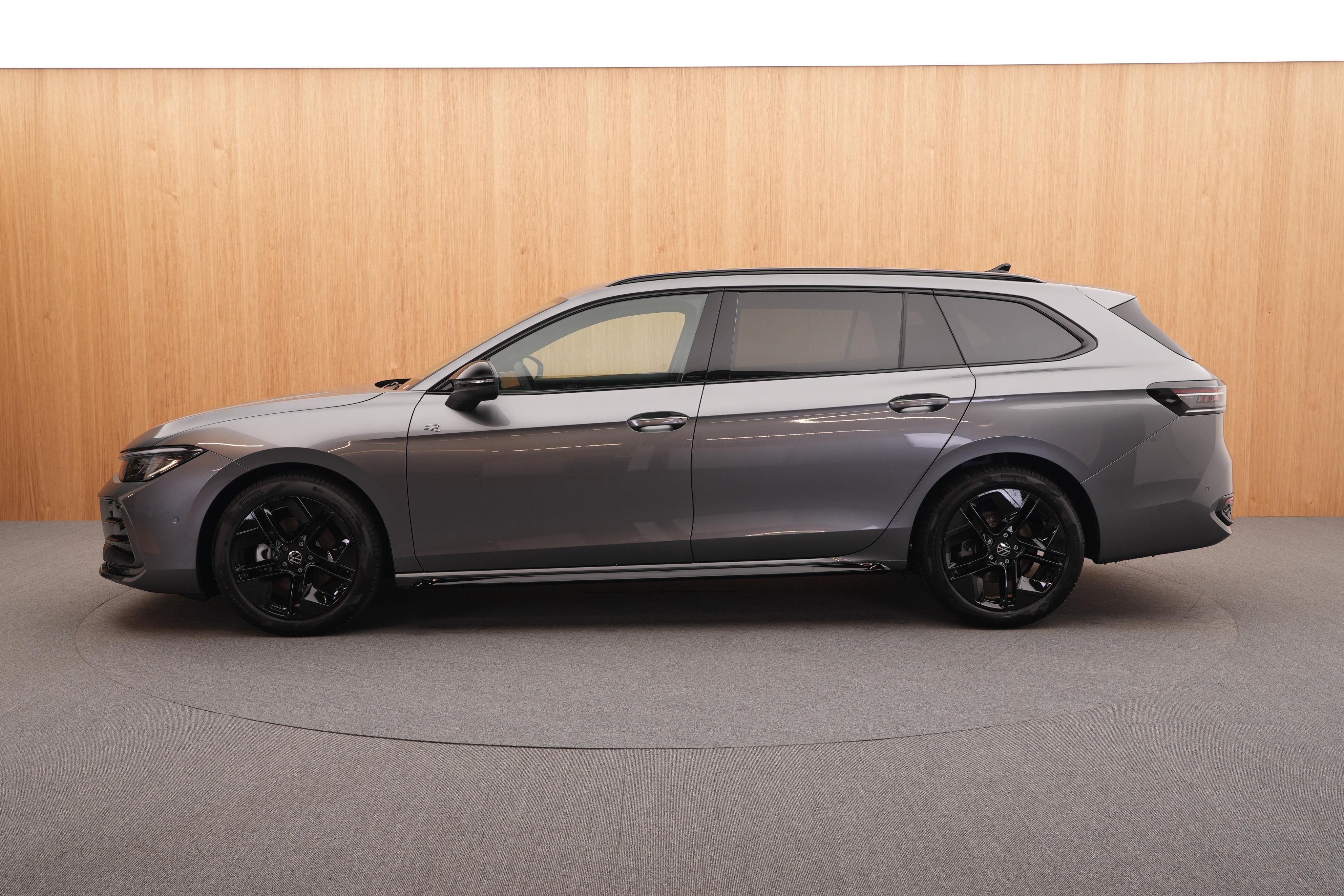 Volkswagen Passat, R-Line 2.0 TDI DSG - fotka 2