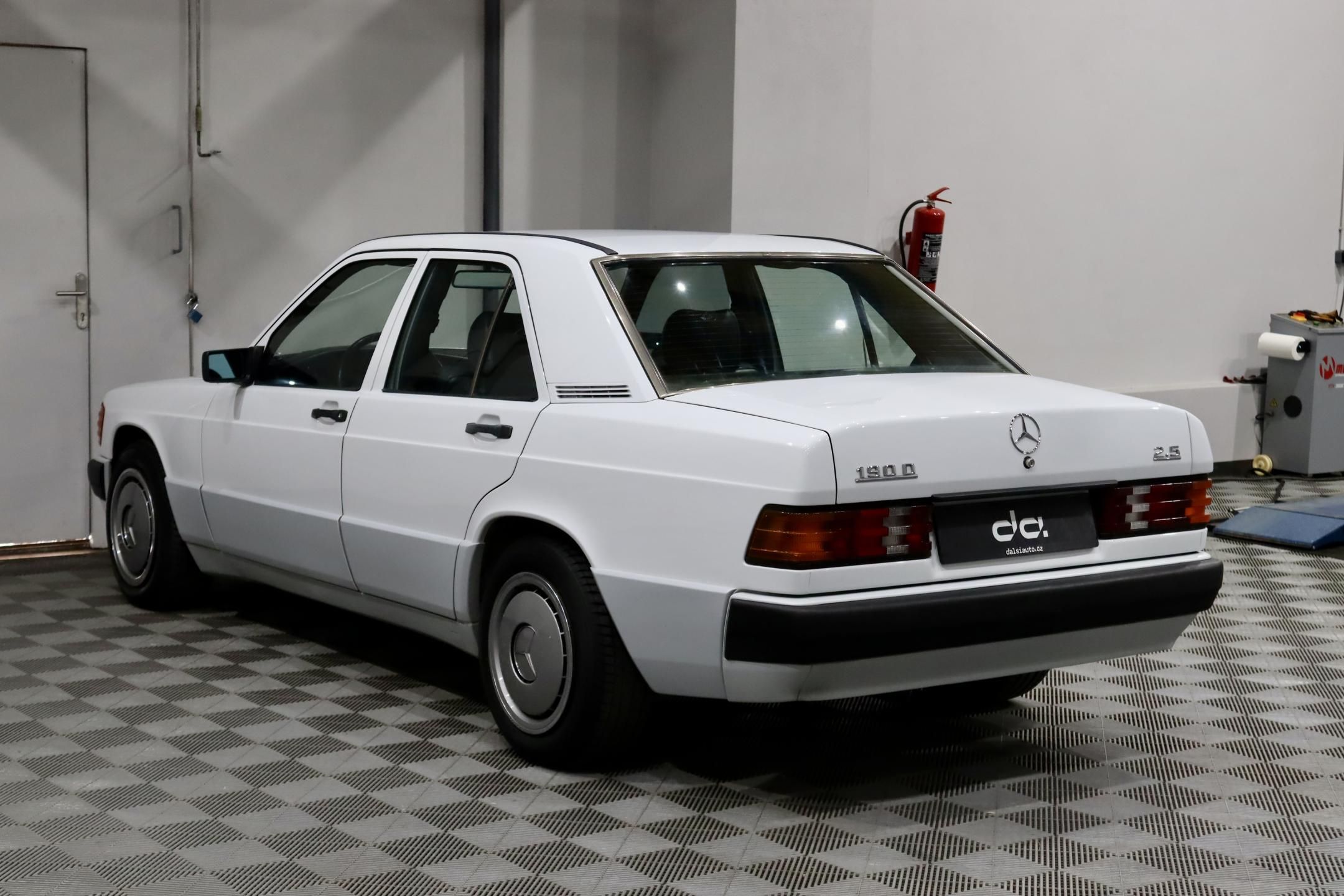 Mercedes-Benz 190, D 2.5 OM602 W201 - fotka 5