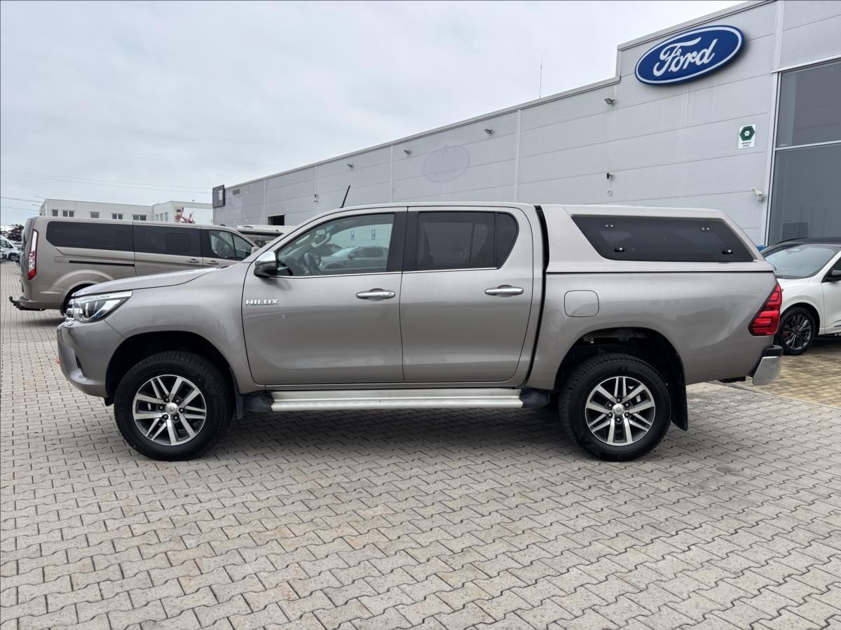 Toyota Hilux, 2,4 D-4D 4x4 Executive Aut - fotka 2