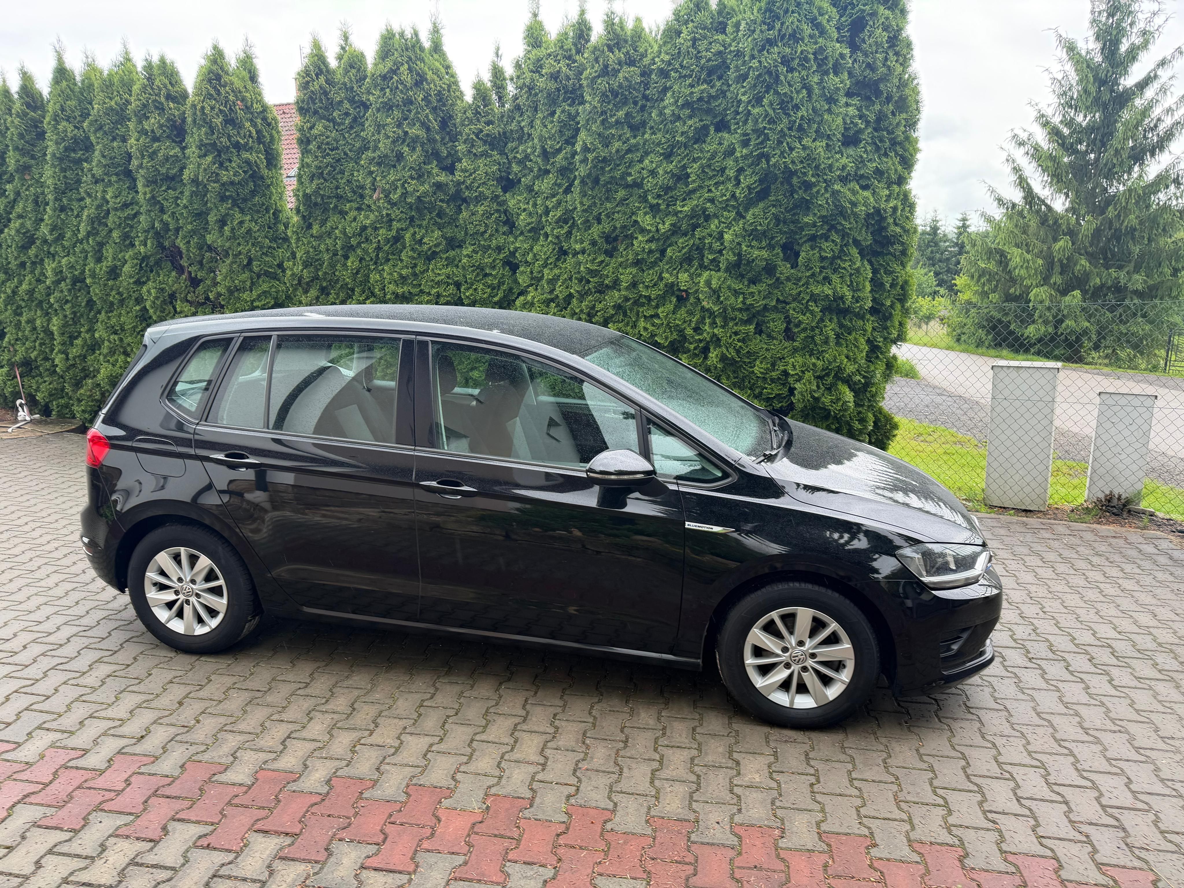 Volkswagen Golf Sportsvan, 1,0 TSi /85 Kw pravid.servis - fotka 2