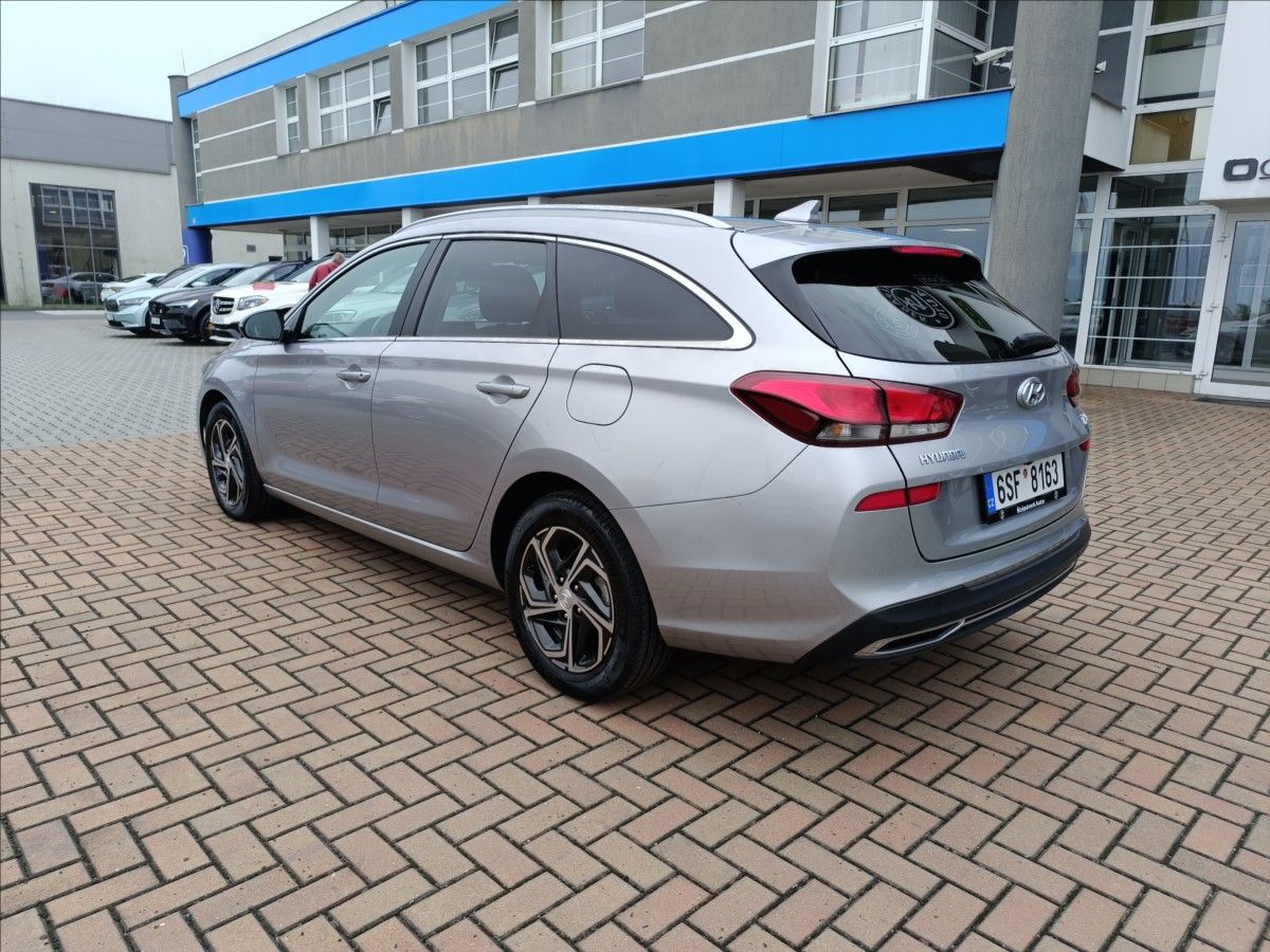 Hyundai i30, 1,0 T-GDi AUTOMAT DCT Smart - fotka 6