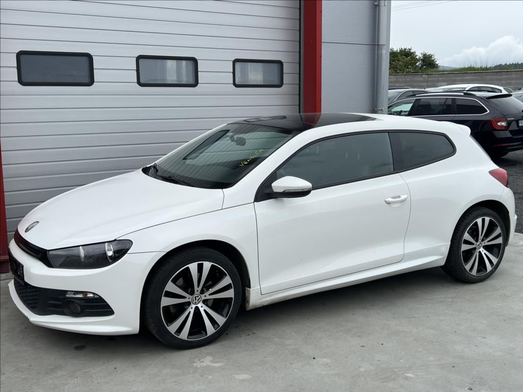 Volkswagen Scirocco, 2,0 TDi DSG EDITION 170 pano - fotka 2