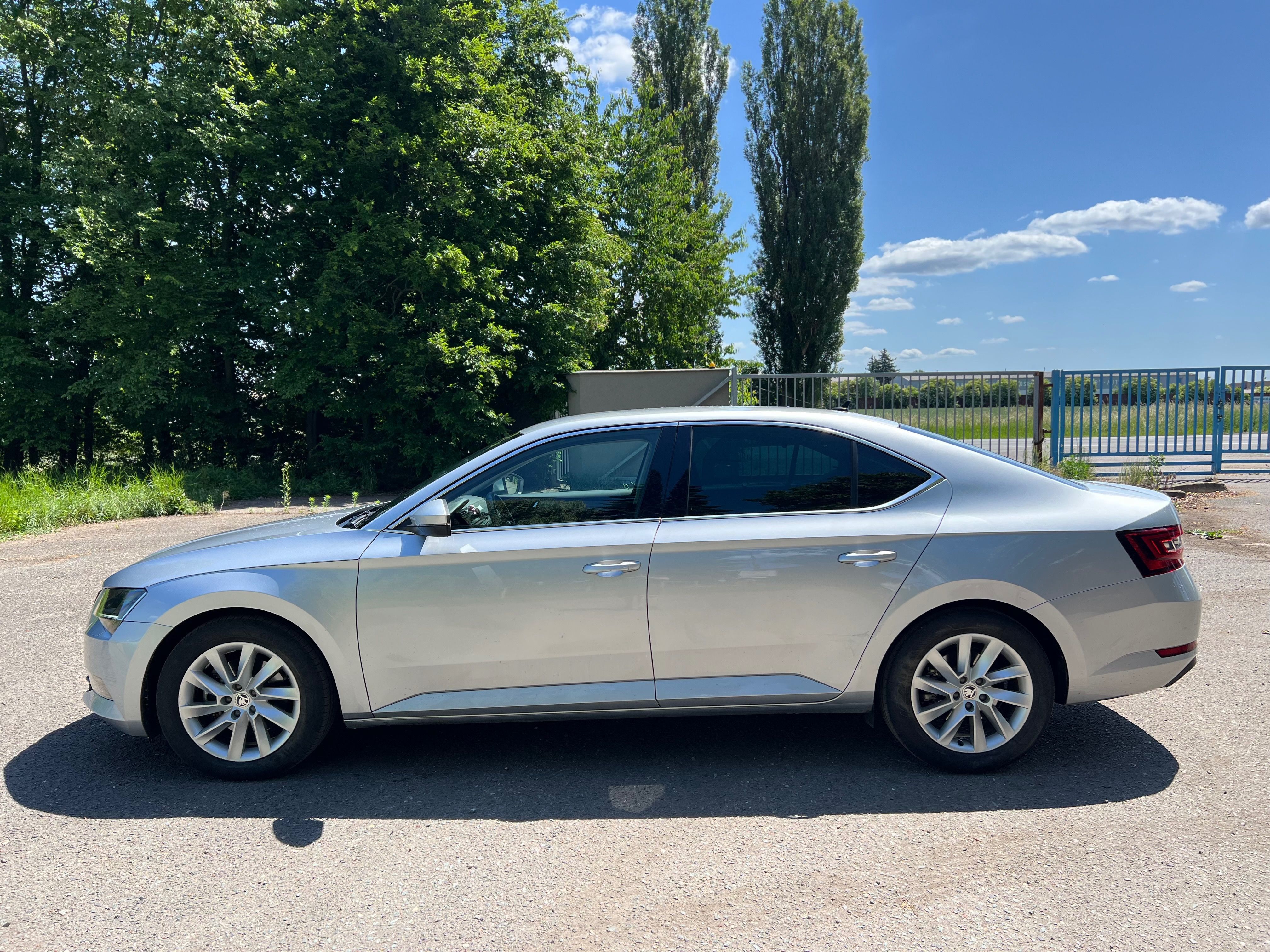 Škoda Superb, 2.0 tdi 103kw - fotka 2