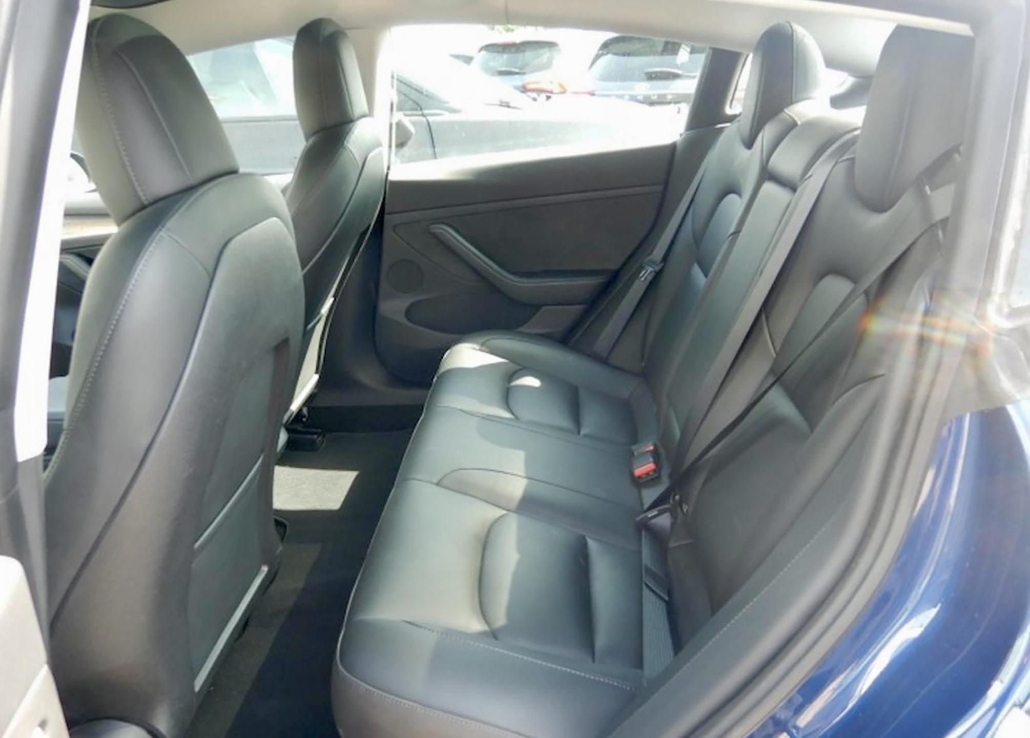 Tesla Model 3, RWD, LFP baterie - fotka 6