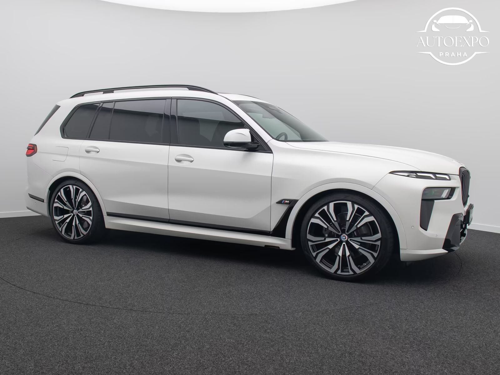 BMW X7, M60i xDrive 360°SkyLounge*DPH* - fotka 3