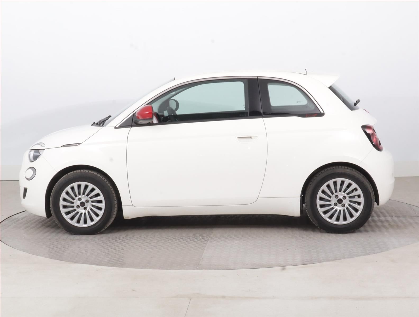 Fiat 500E, 42 kWh, SoH 96%, Automat - fotka 3