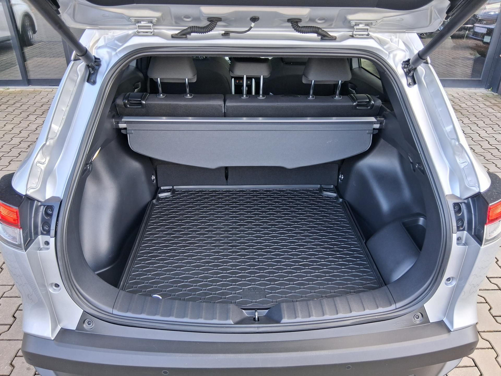 Toyota Corolla Cross, STYLE TECH 2.0 H. 4x4 143 kW - fotka 6